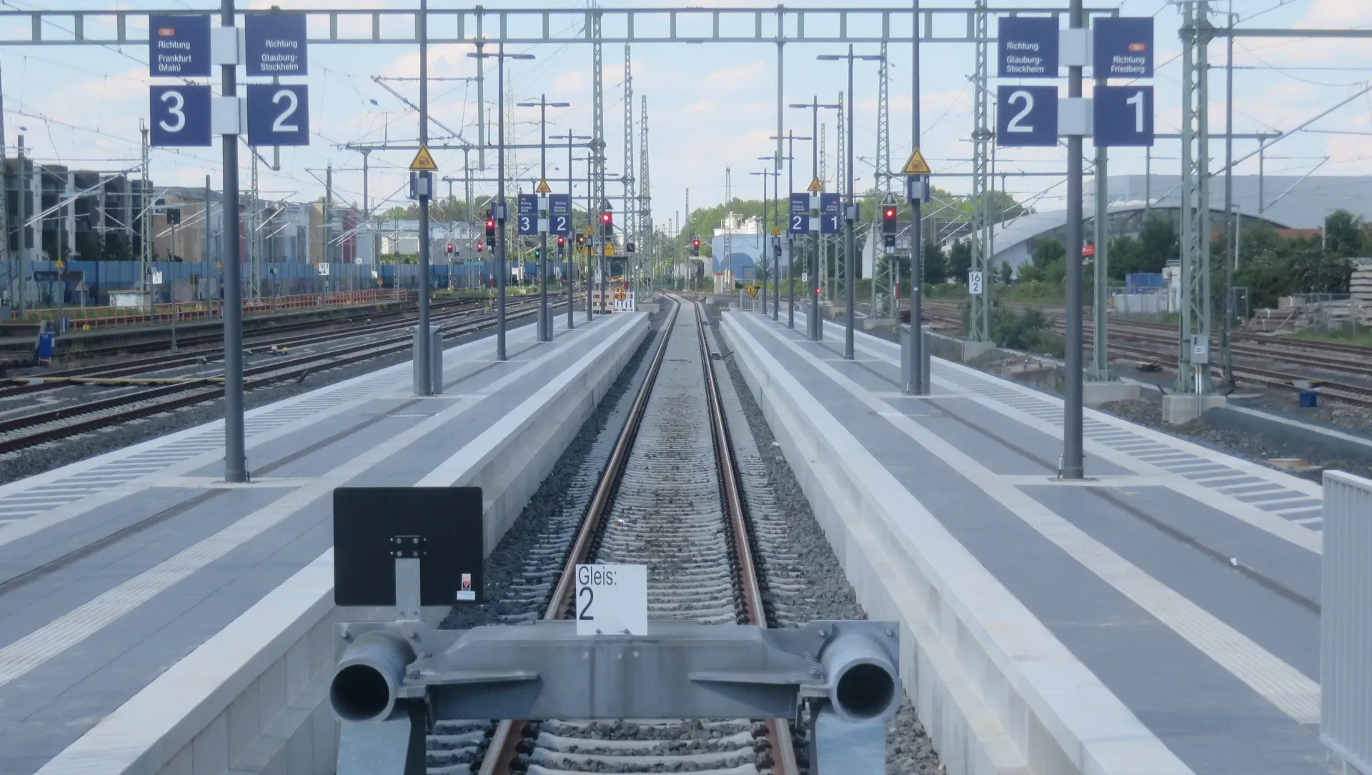 Nahverkehrs-Bahnsteige am Bahnhof Bad Vilbel