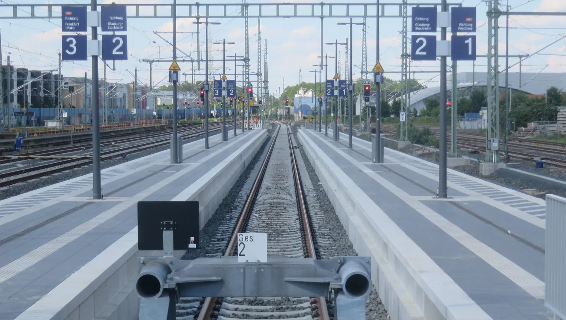 Nahverkehrs-Bahnsteige am Bahnhof Bad Vilbel