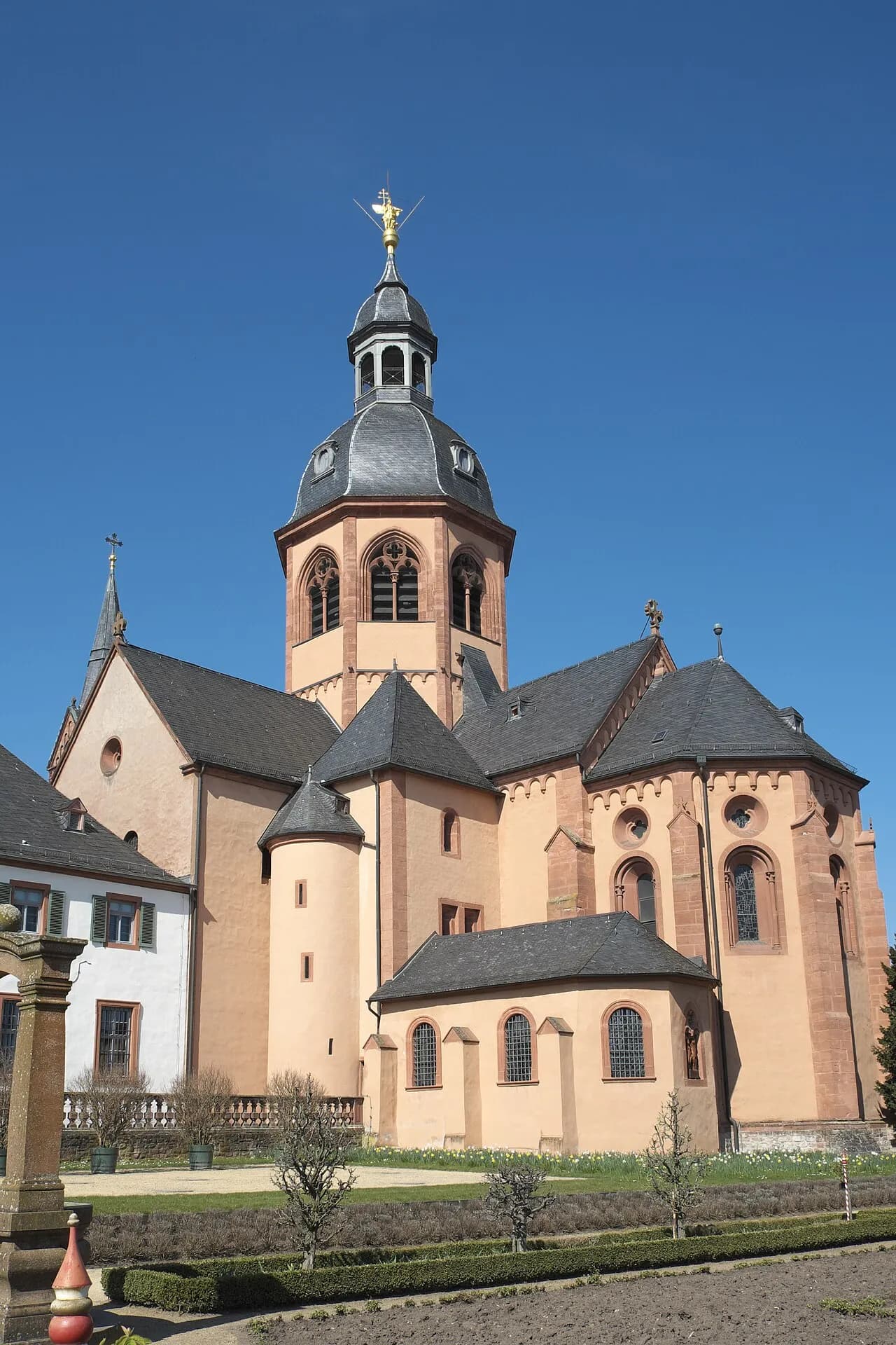 Chor und Vierungsturm der Einhardbasilika in Seligenstadt