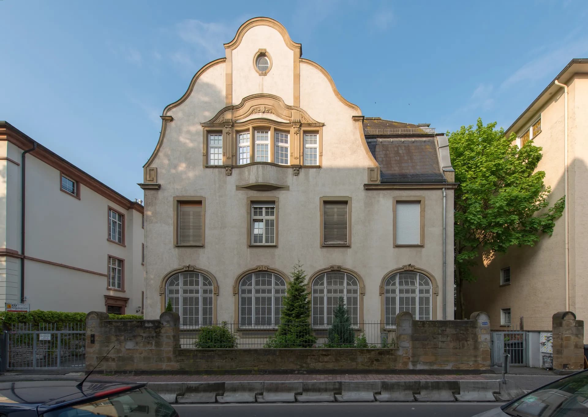 Wohnhaus mit Jugendstilgiebel am Baumweg im Frankfurter Nordend