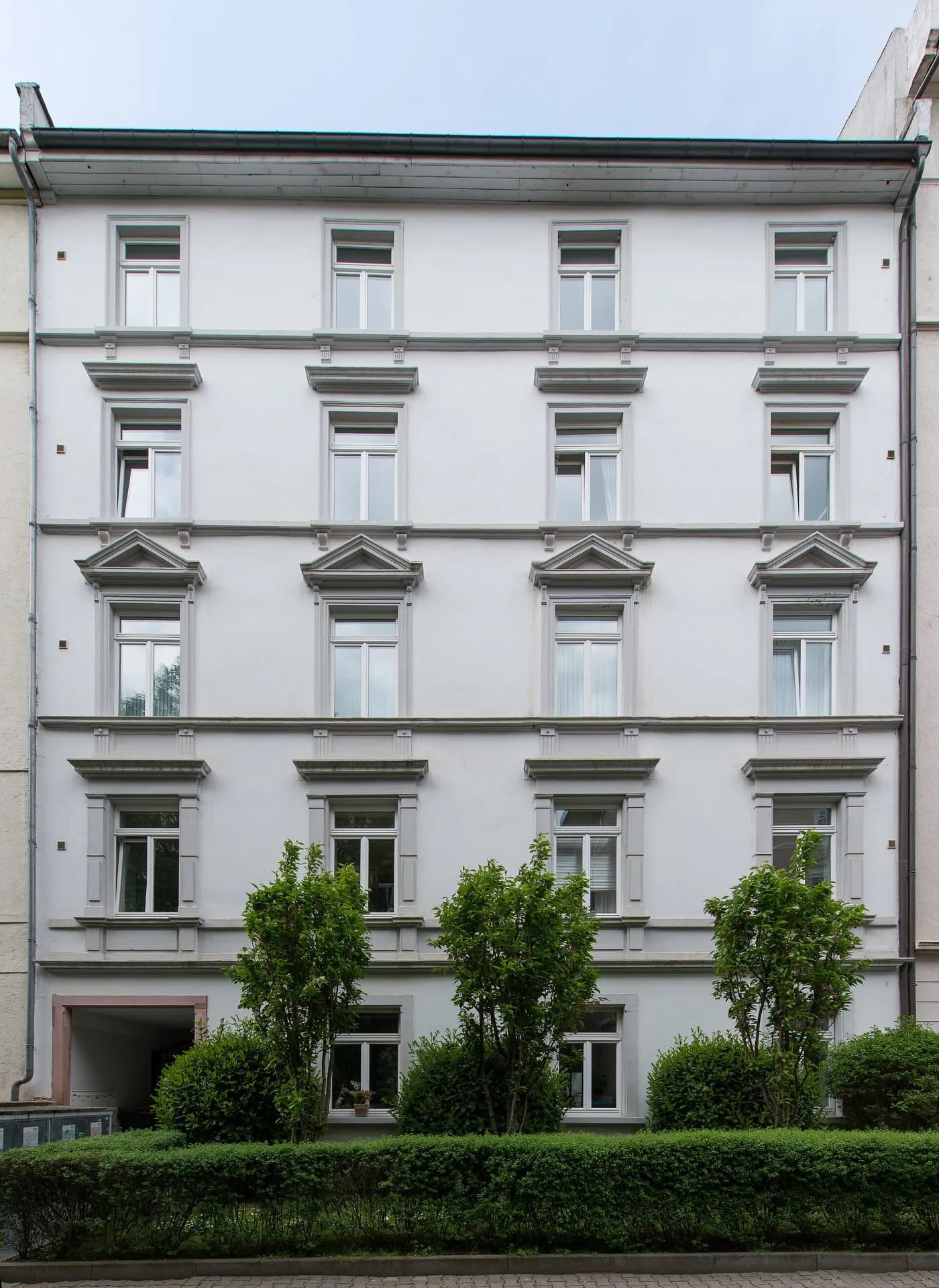 Heller Gründerzeit-Altbau an der Baustraße im Frankfurter Nordend