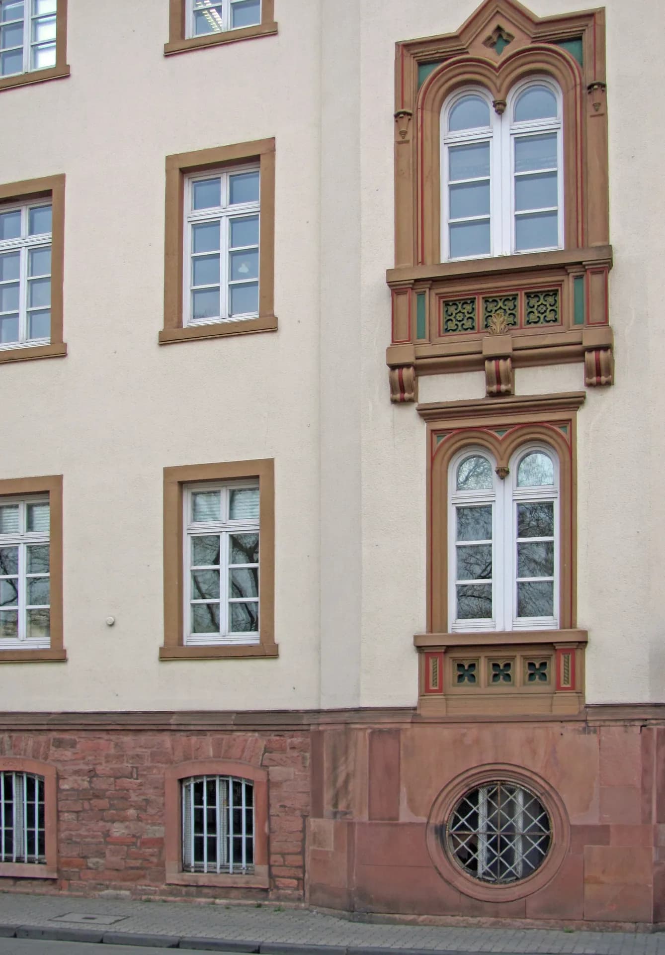 Sandsteinfassade des Behördenhauses in Hanau