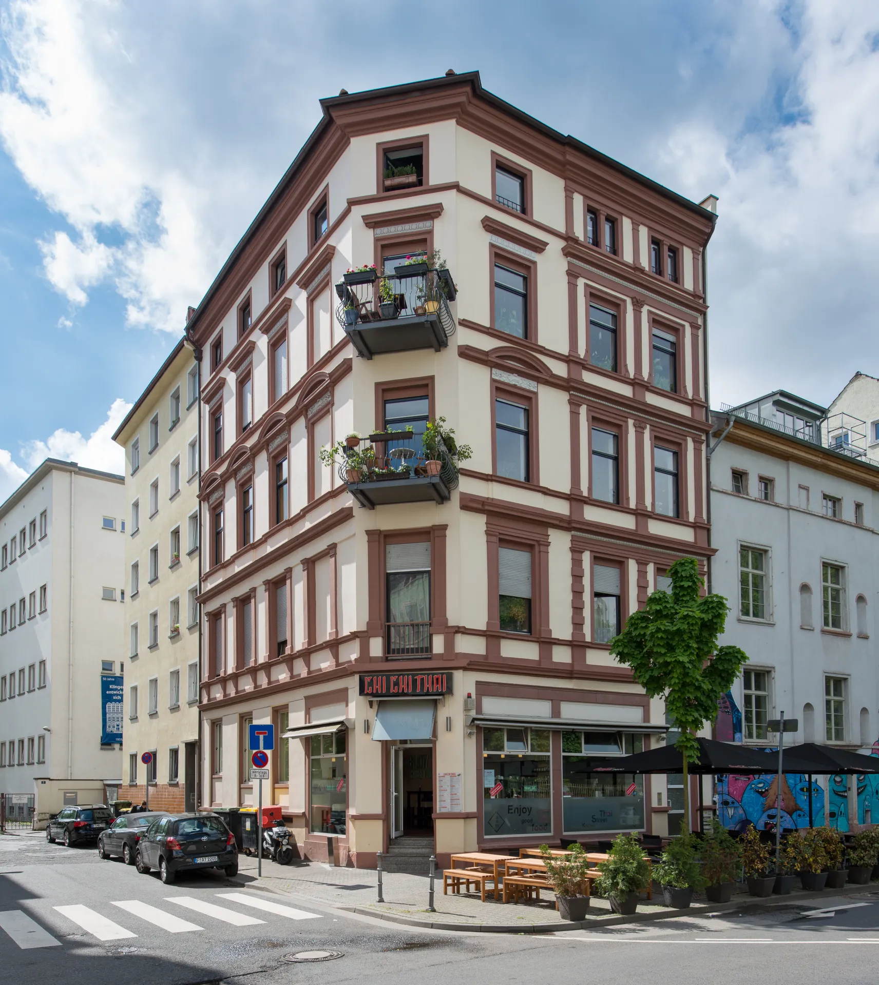 Gründerzeit-Eckhaus mit Gastronomie an der Berger Straße im Frankfurter Nordend