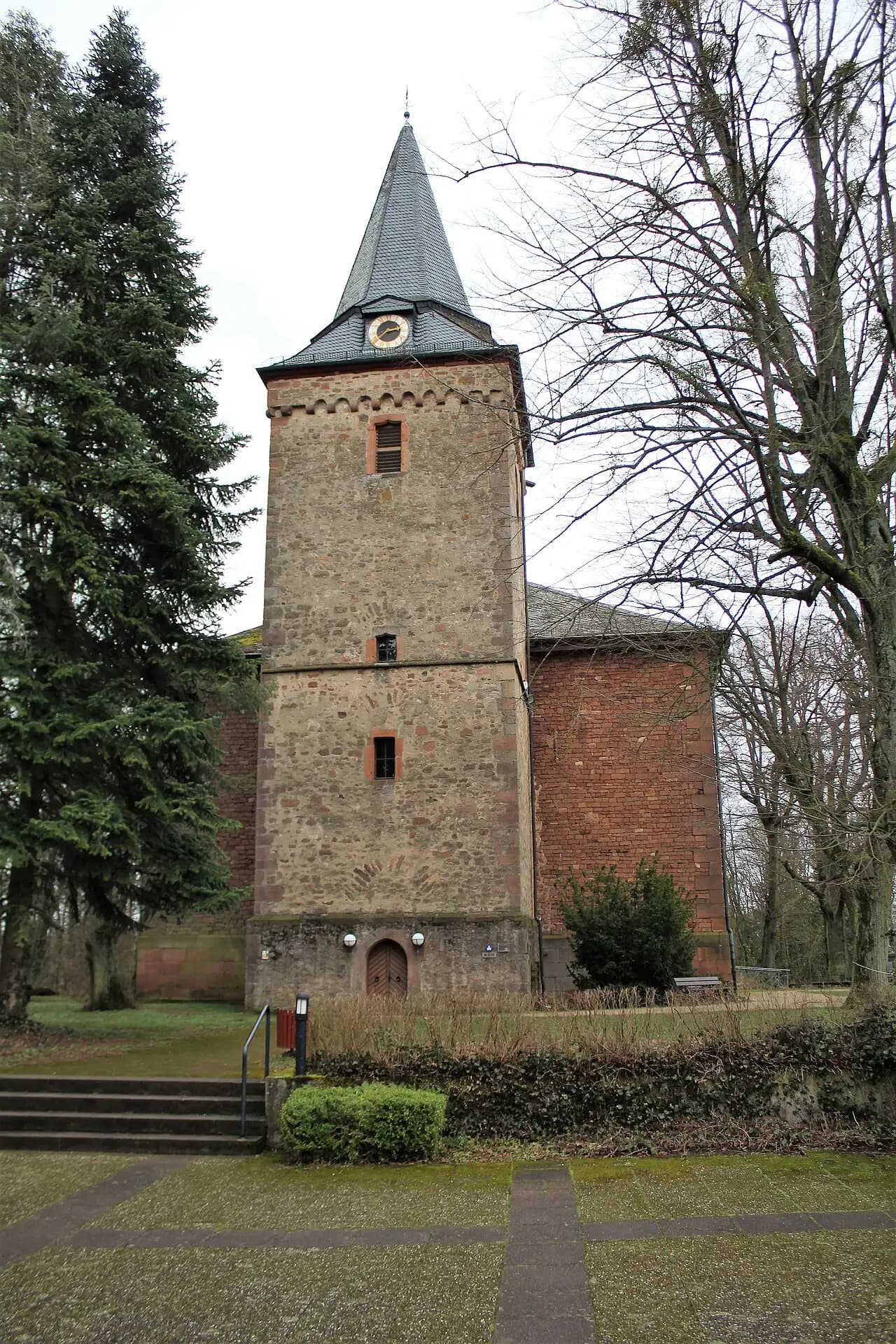 Wehrturm der Bergkirche in Gründau-Niedergründau