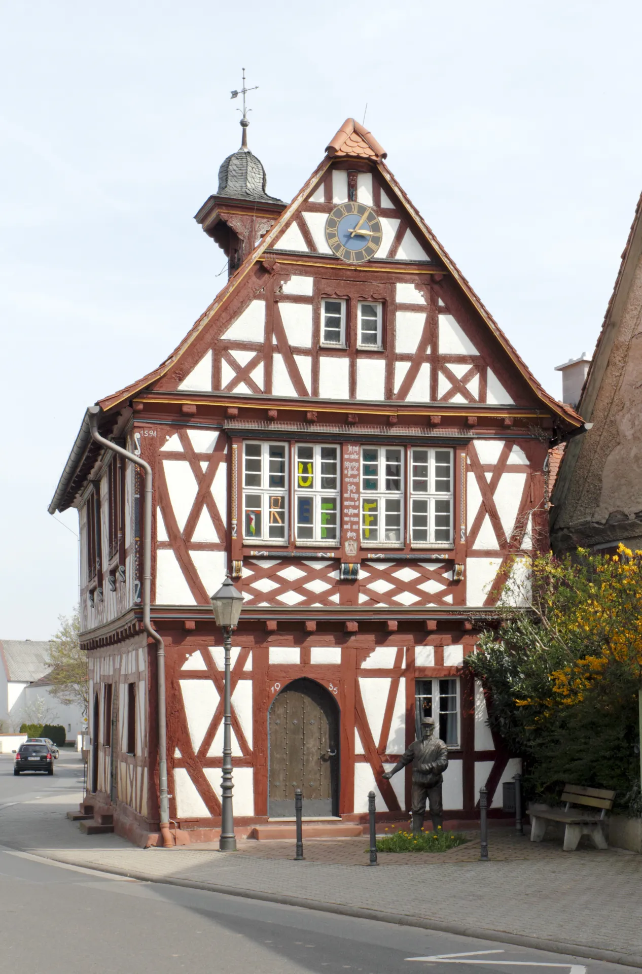Altes Rathaus in Groß-Gerau-Berkach von der Straßenseite