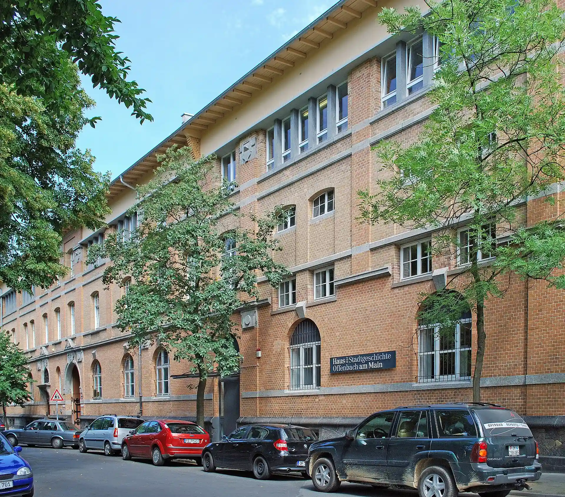Backsteinfassade des Bernardbaus in Offenbach