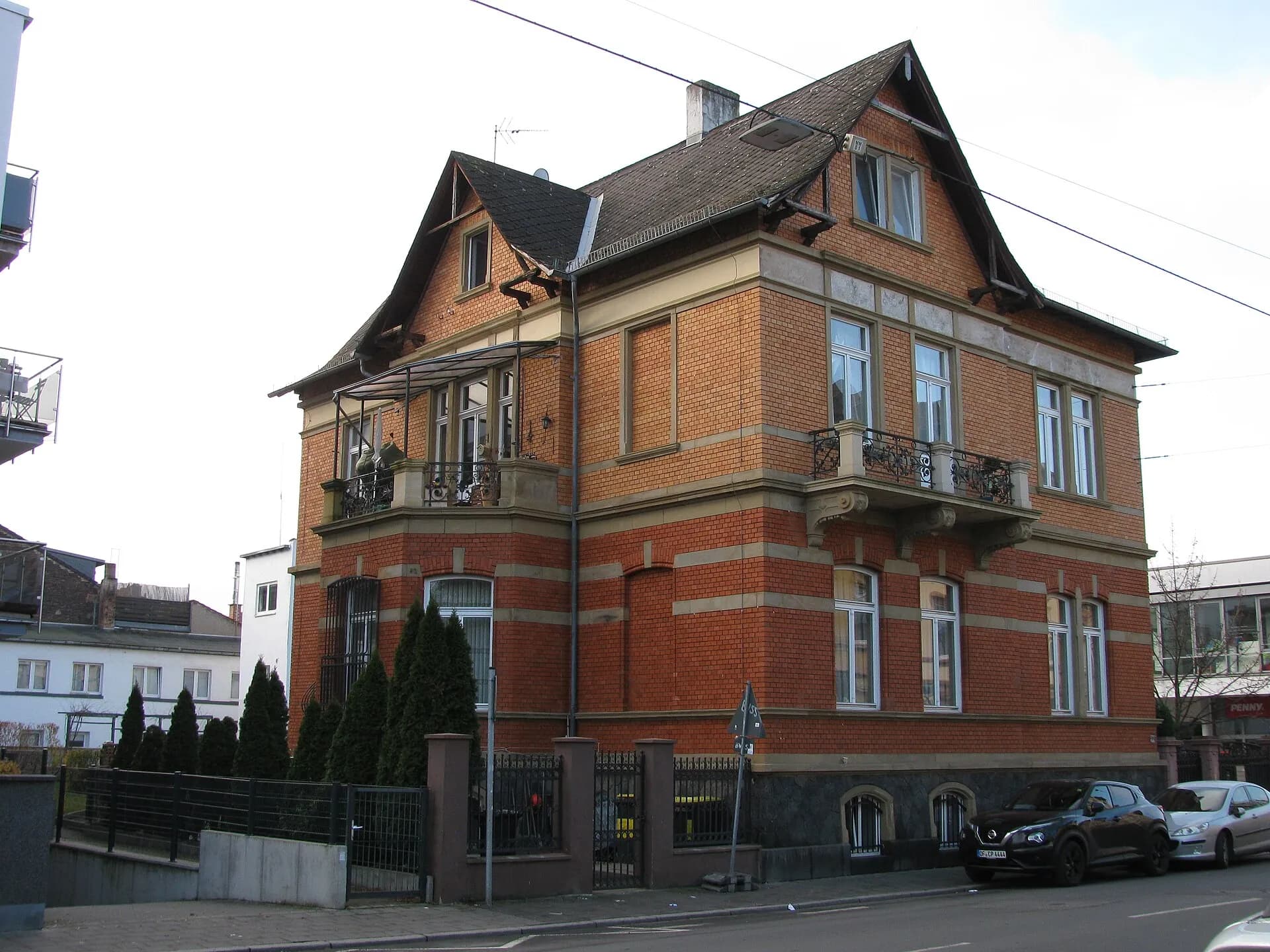 Backsteinvilla Bieberer Straße 99 in Offenbach-Lindenfeld