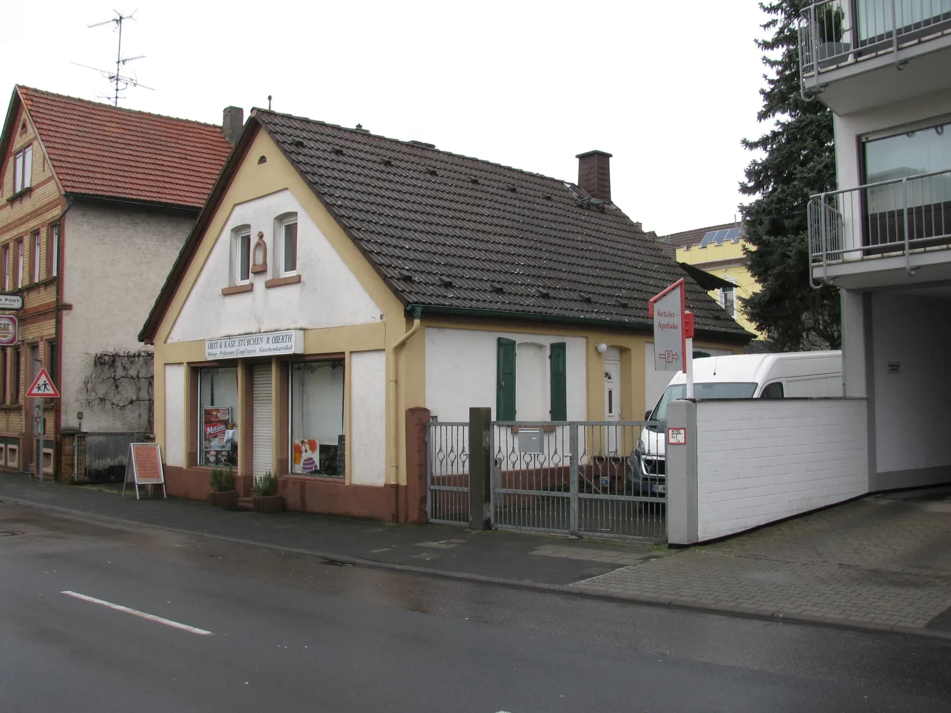 Kleines Ladengebäude an der Bischof-Ketteler-Straße in Lämmerspiel in Mühlheim am Main