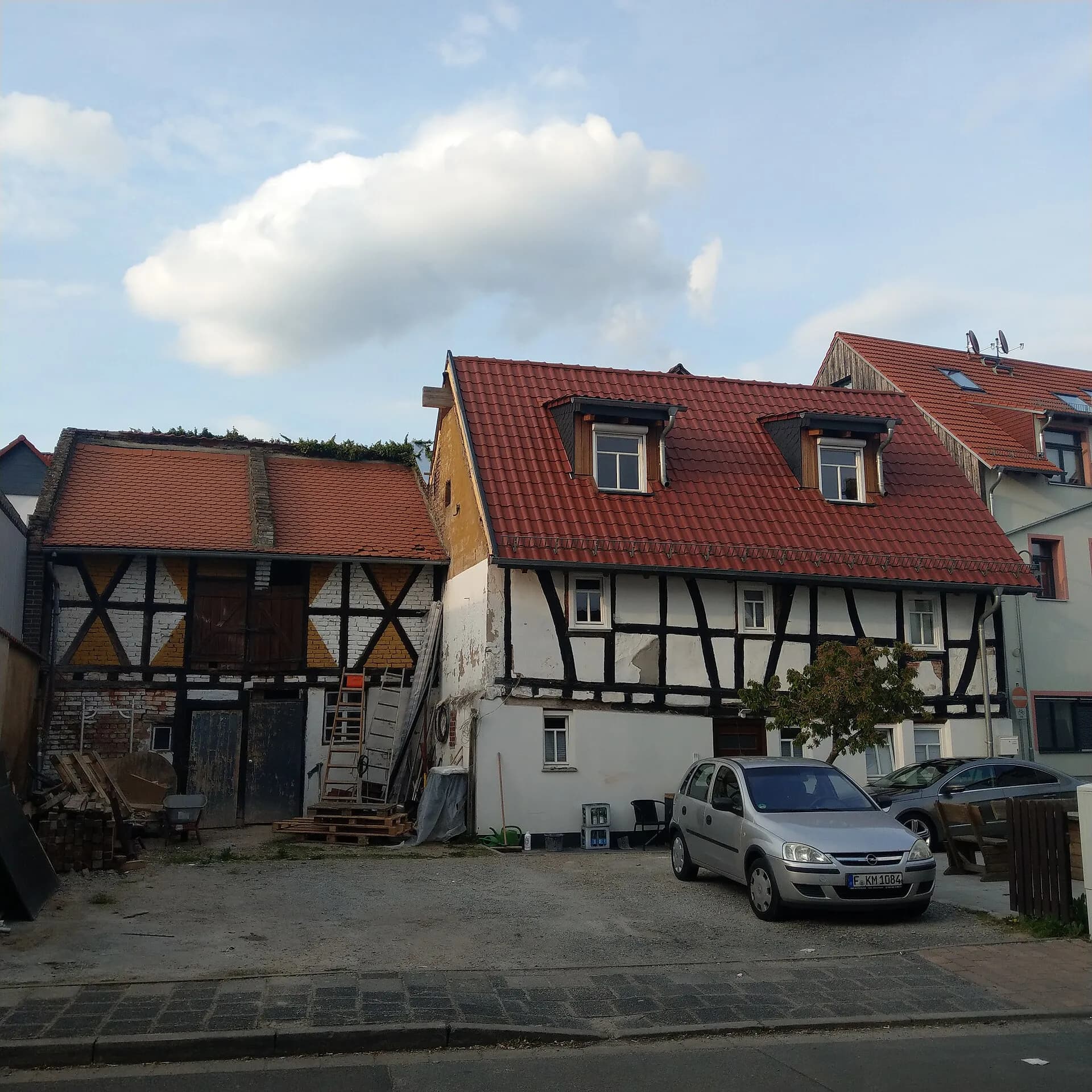 Fachwerkhaus mit Hof und Scheune in der Borngasse 1 in Maintal-Bischofsheim