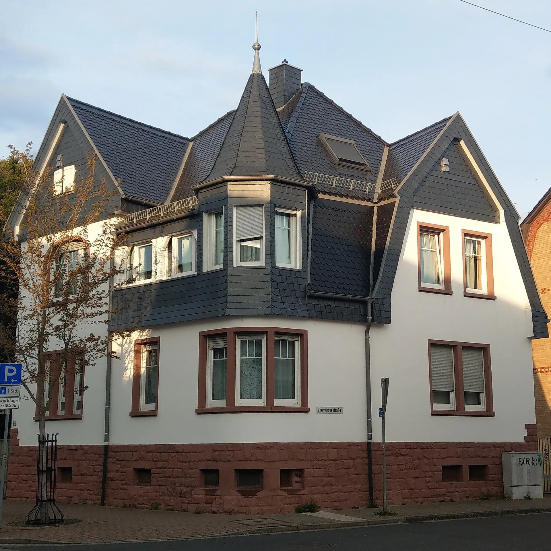 Villa mit Eckturm am Fechenheimer Weg 25 in Maintal-Bischofsheim