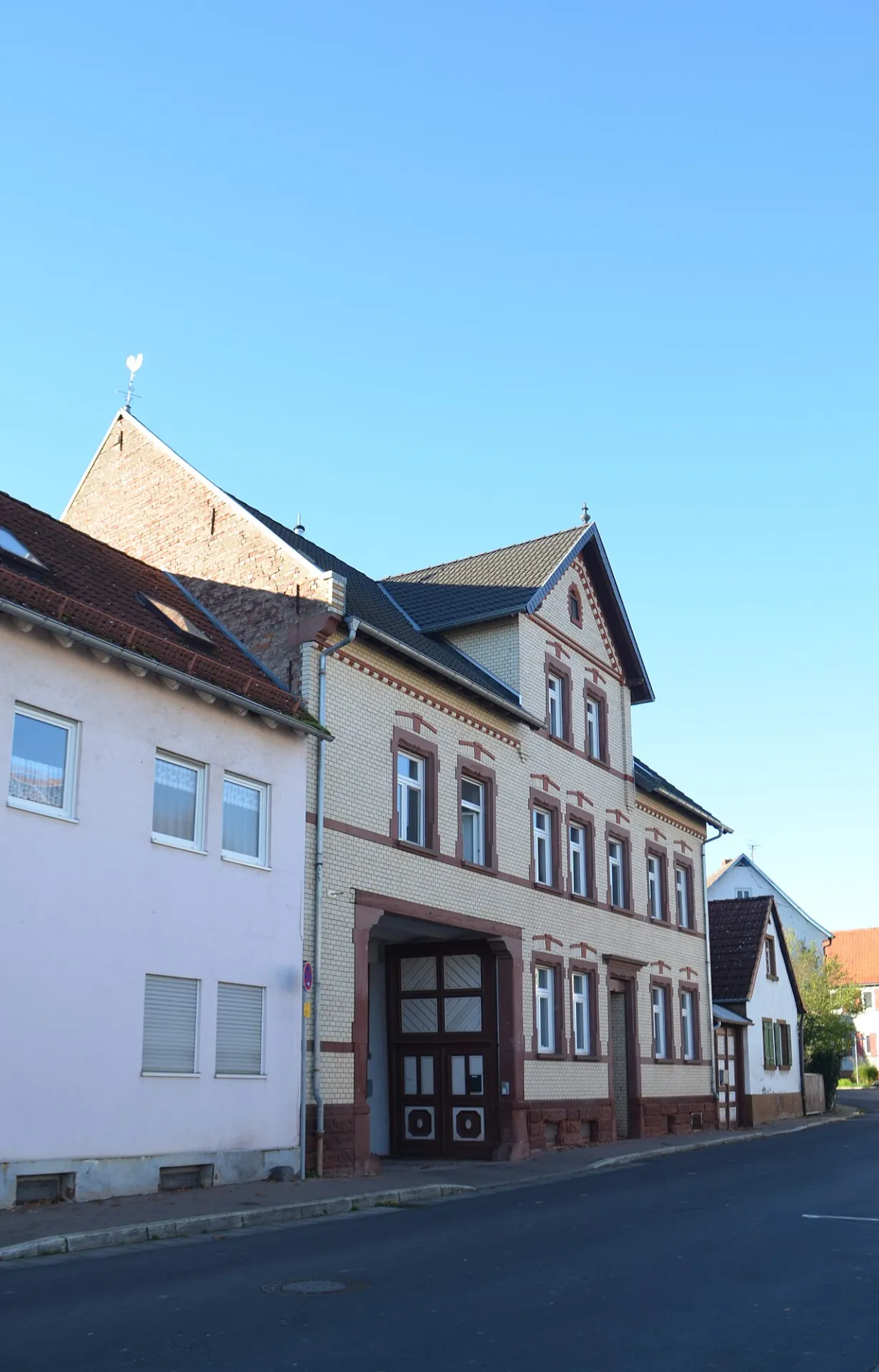 Straßenseite der Bischofsheimer Straße 9-11 in Maintal-Hochstadt