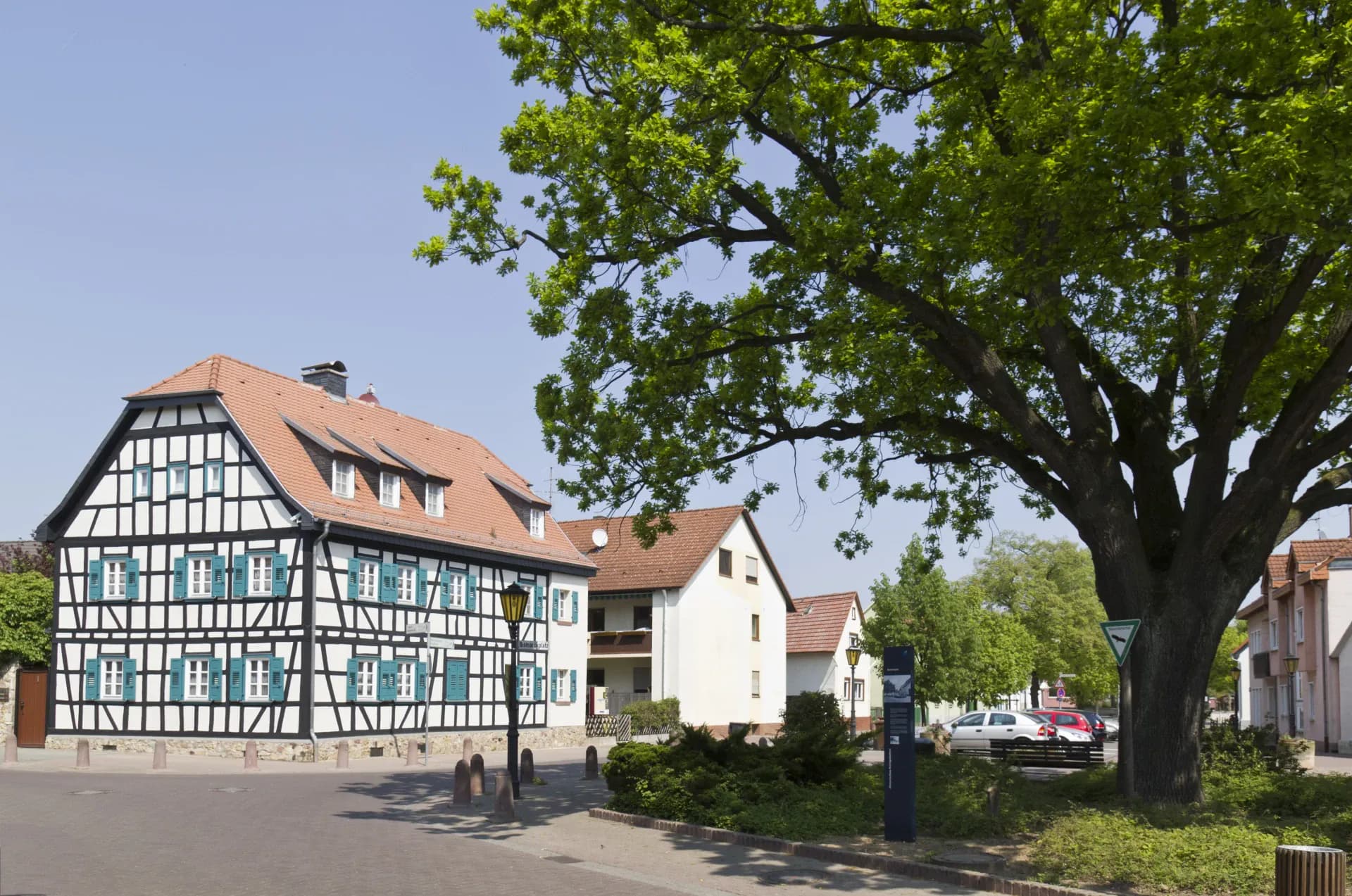 Fachwerkhaus am Bismarckplatz in Rüsselsheim-Königstädten