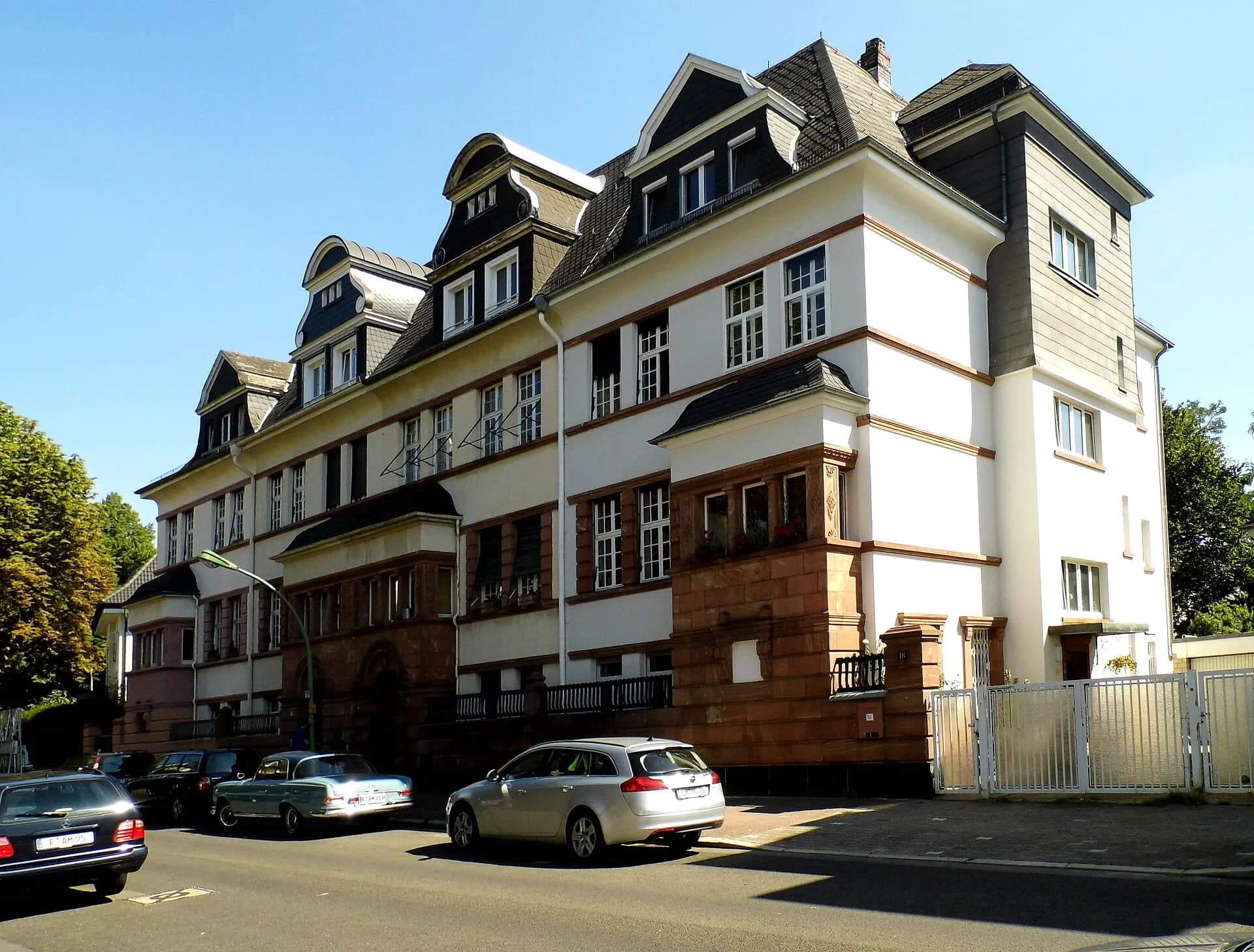 Wohnzeile in der Blanchardstraße in Frankfurt Bockenheim