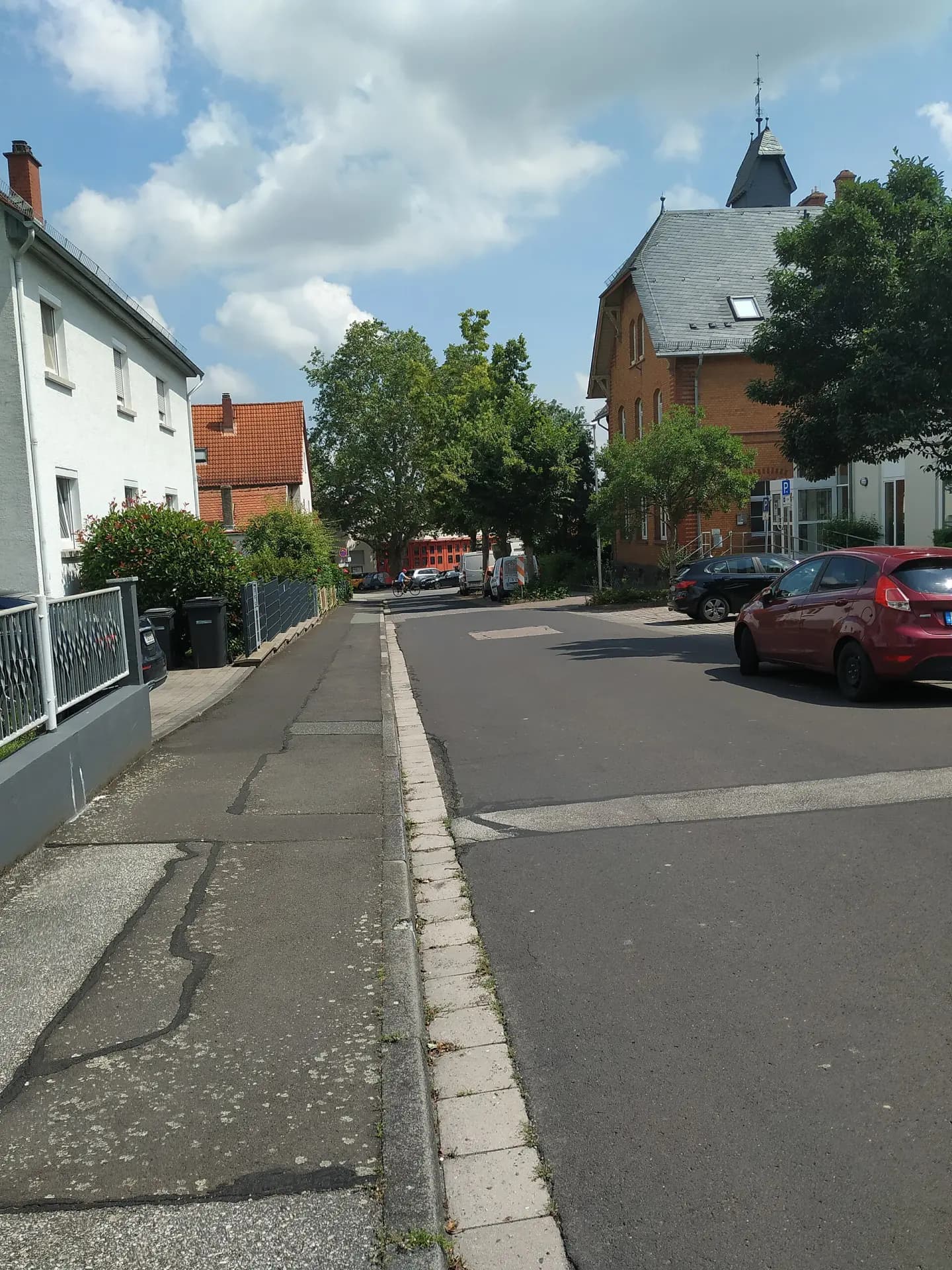 Bleichstraße mit Blick zur Kirche in Friedrichsdorf