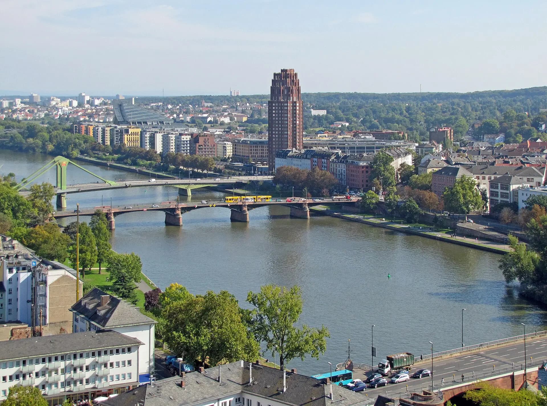 Blick über den Main auf das Deutschherrnviertel