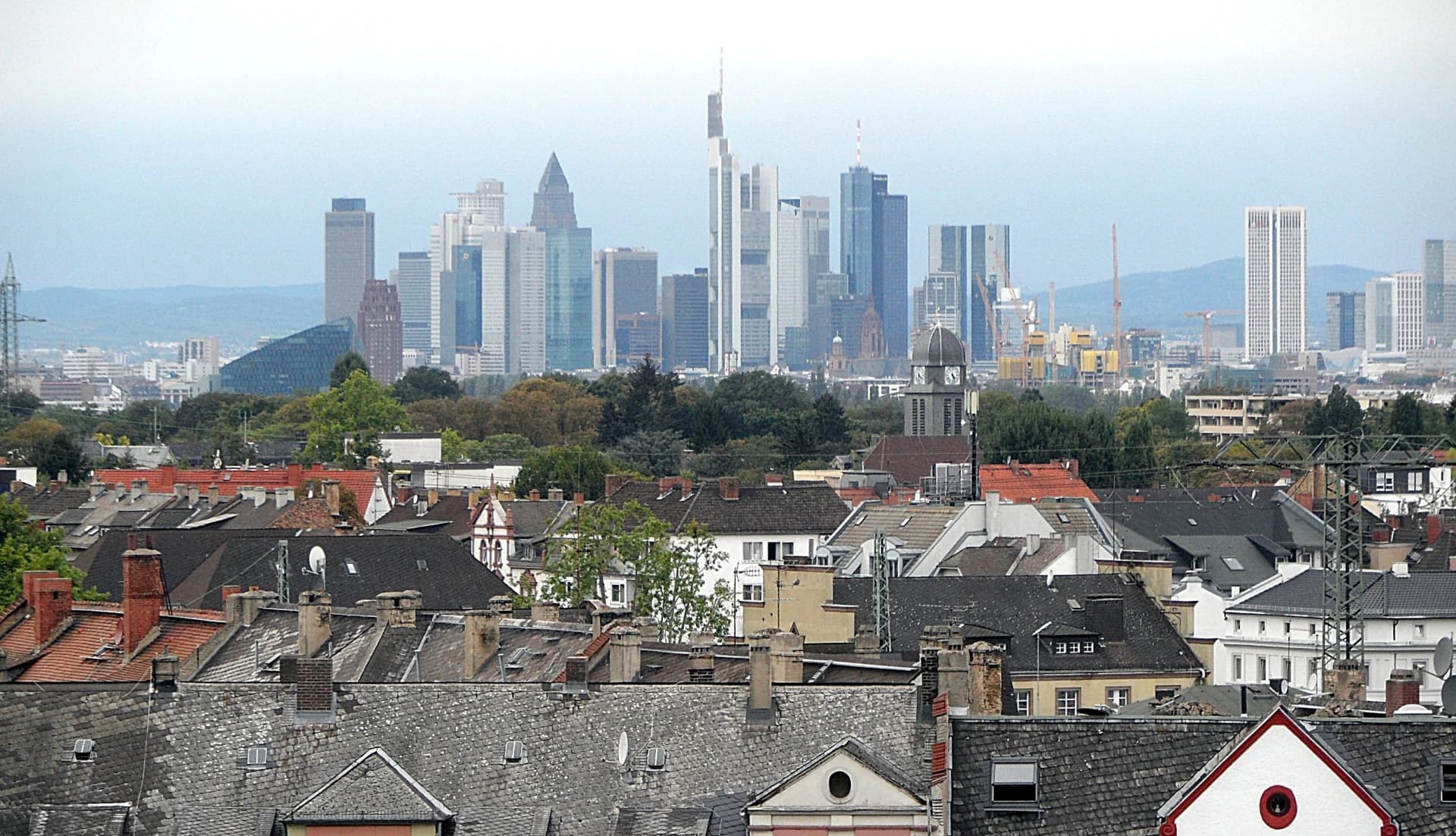 Blick von Offenbach auf die Frankfurter Skyline