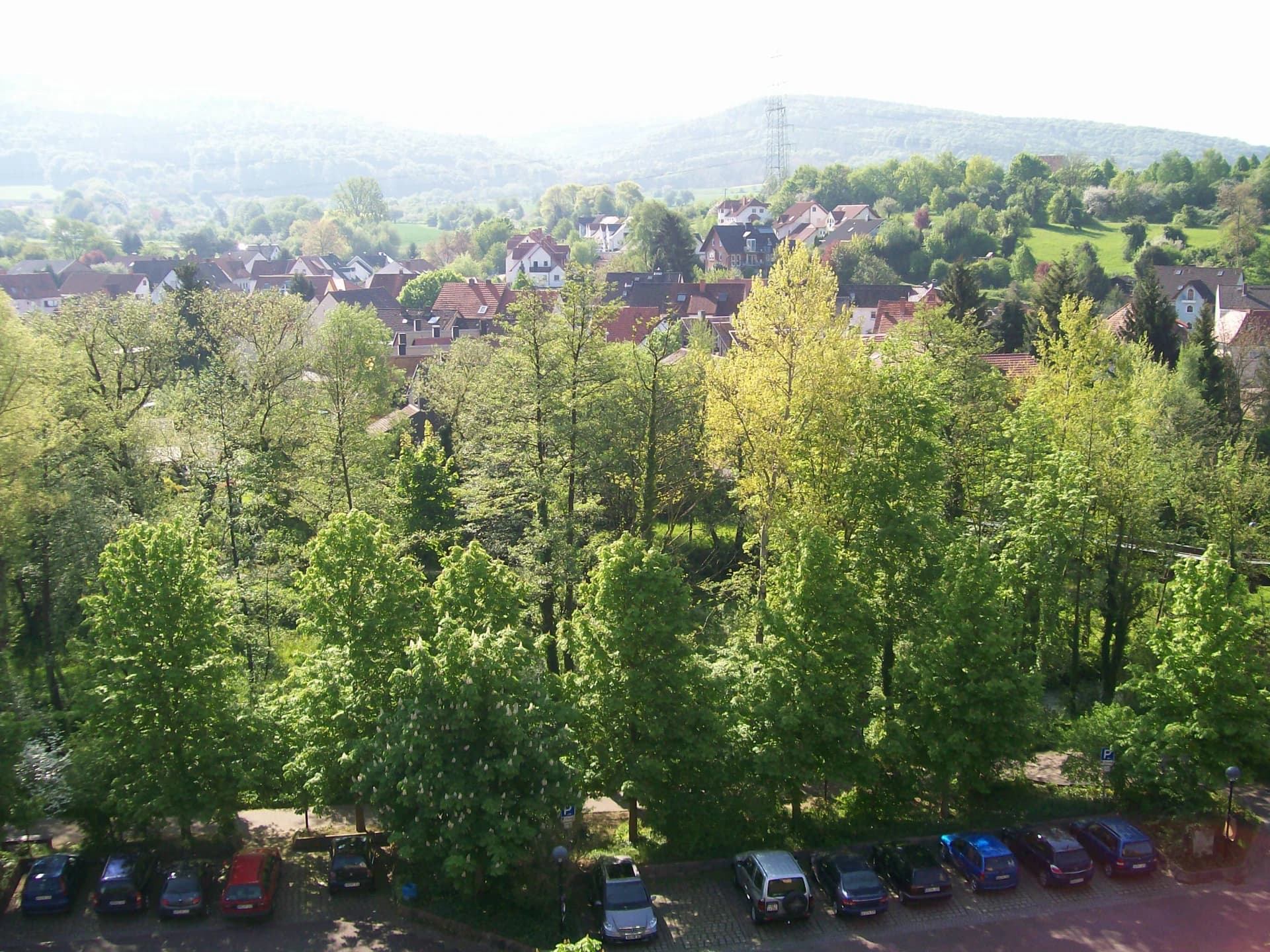 Blick über die Dächer von Alzenau zu den Spessarthöhen