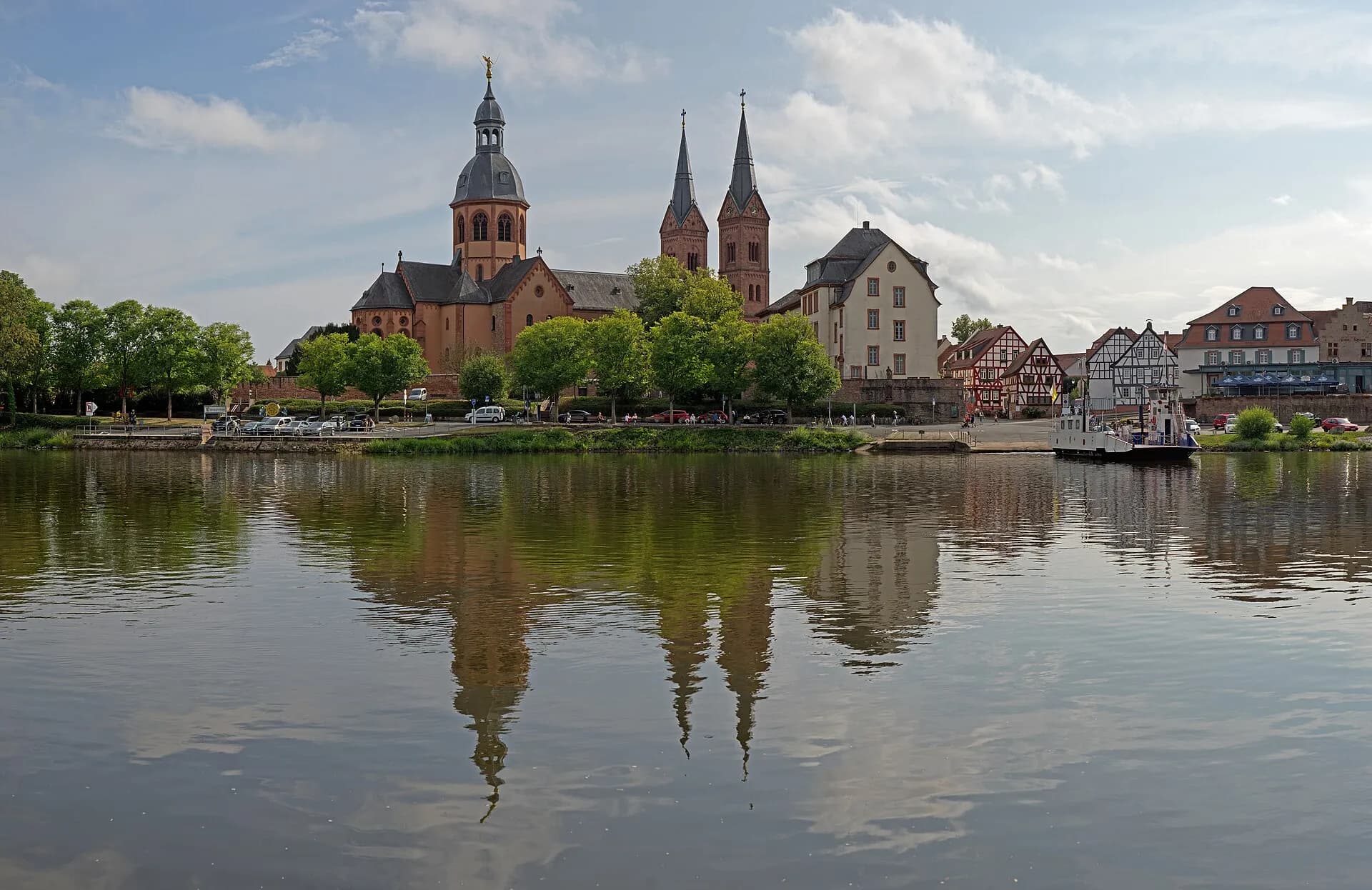 Einhardbasilika über dem Main in Seligenstadt