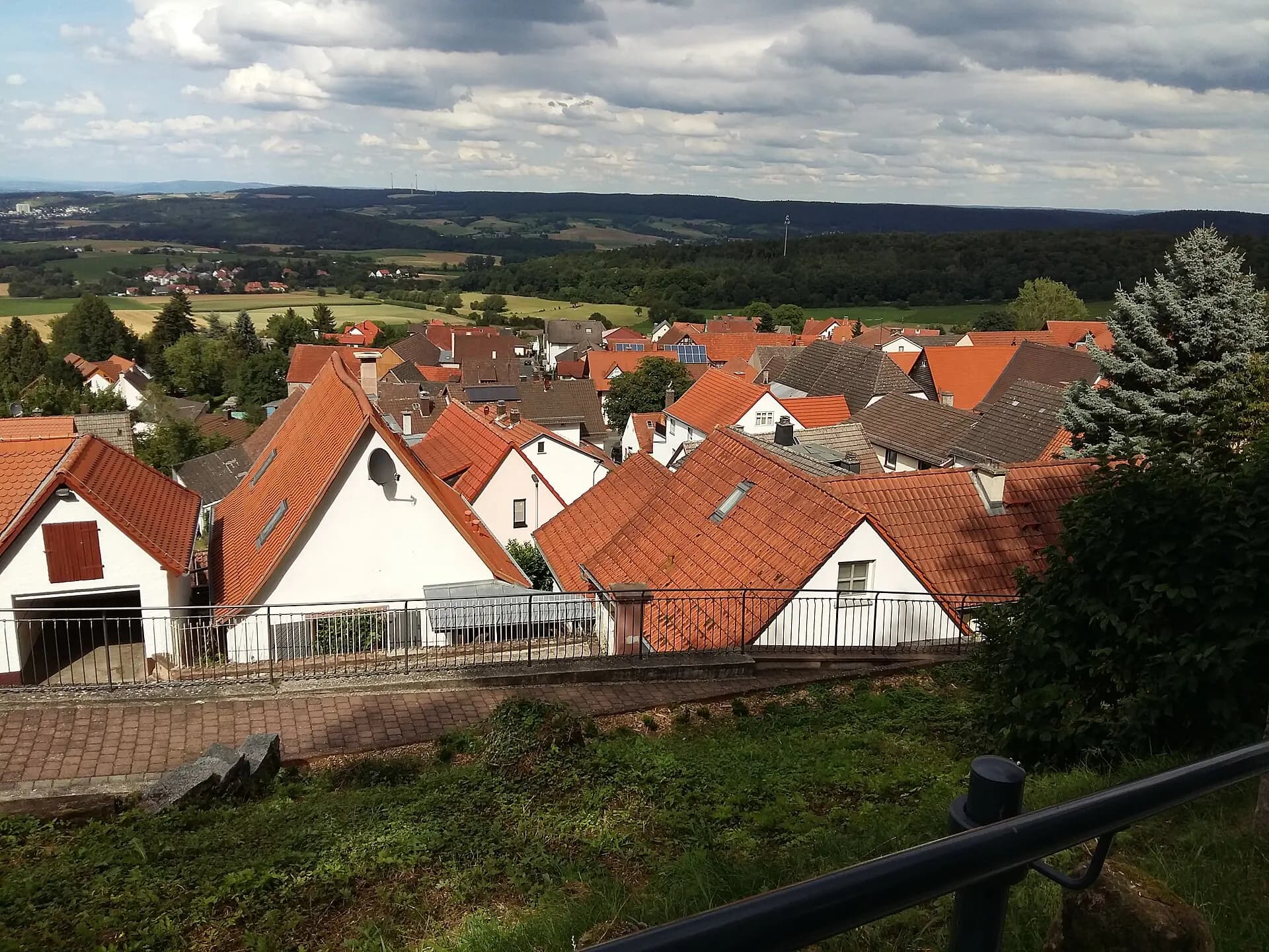 Blick über die Dächer von Otzberg-Hering ins Umland