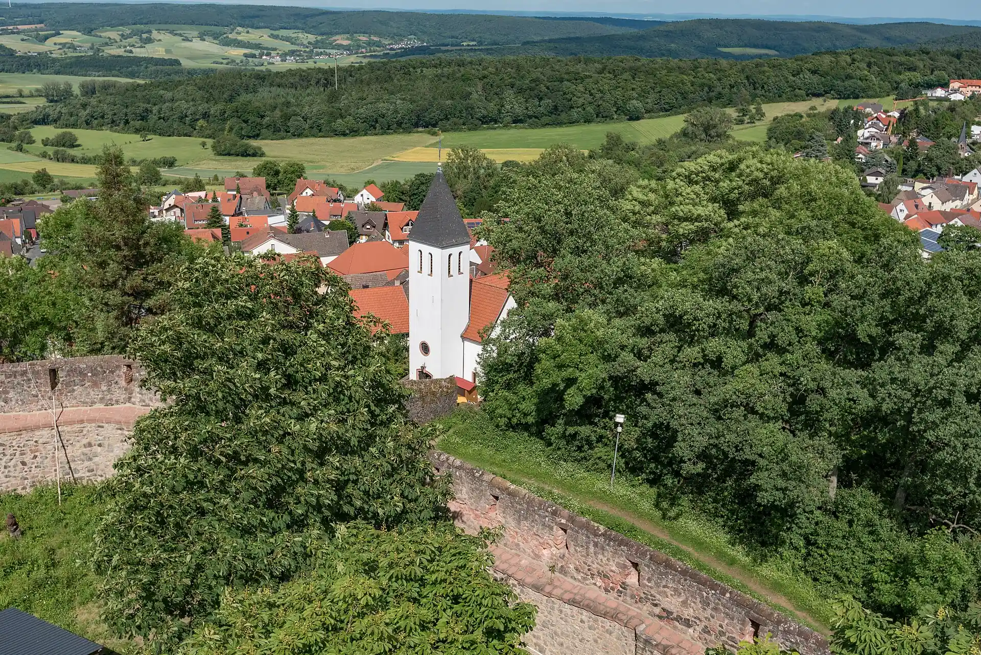 Blick vom Bergfried der Veste Otzberg auf Otzberg-Hering