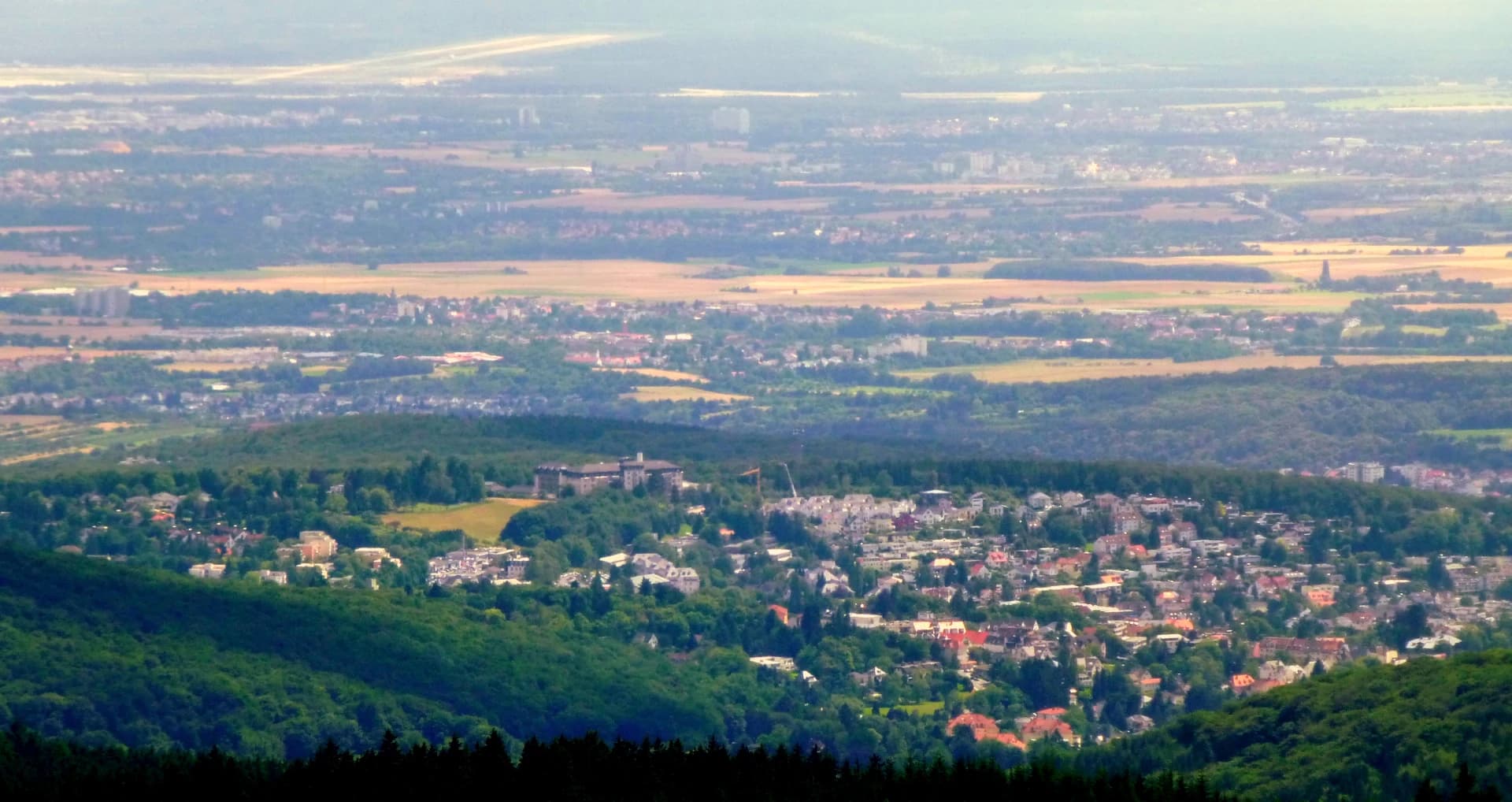 Blick vom Feldberg über Königstein im Taunus ins Rhein-Main-Gebiet