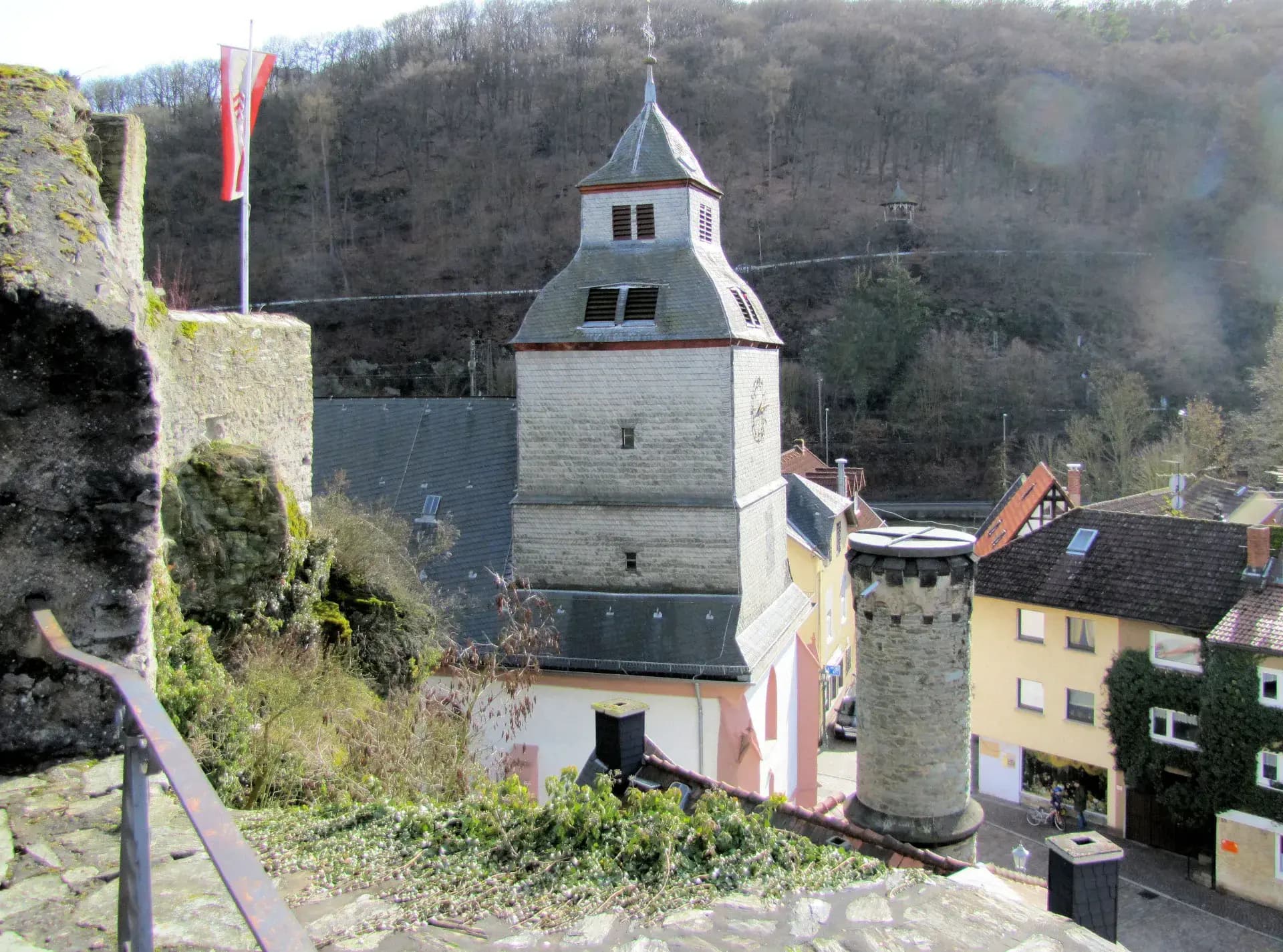 Blick von der Burg Eppstein auf die Talkirche