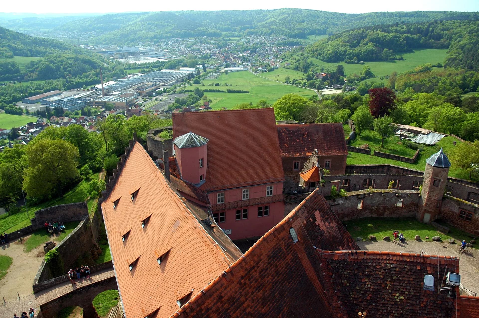 Blick von der Burg Breuberg über das Mümlingtal in Breuberg