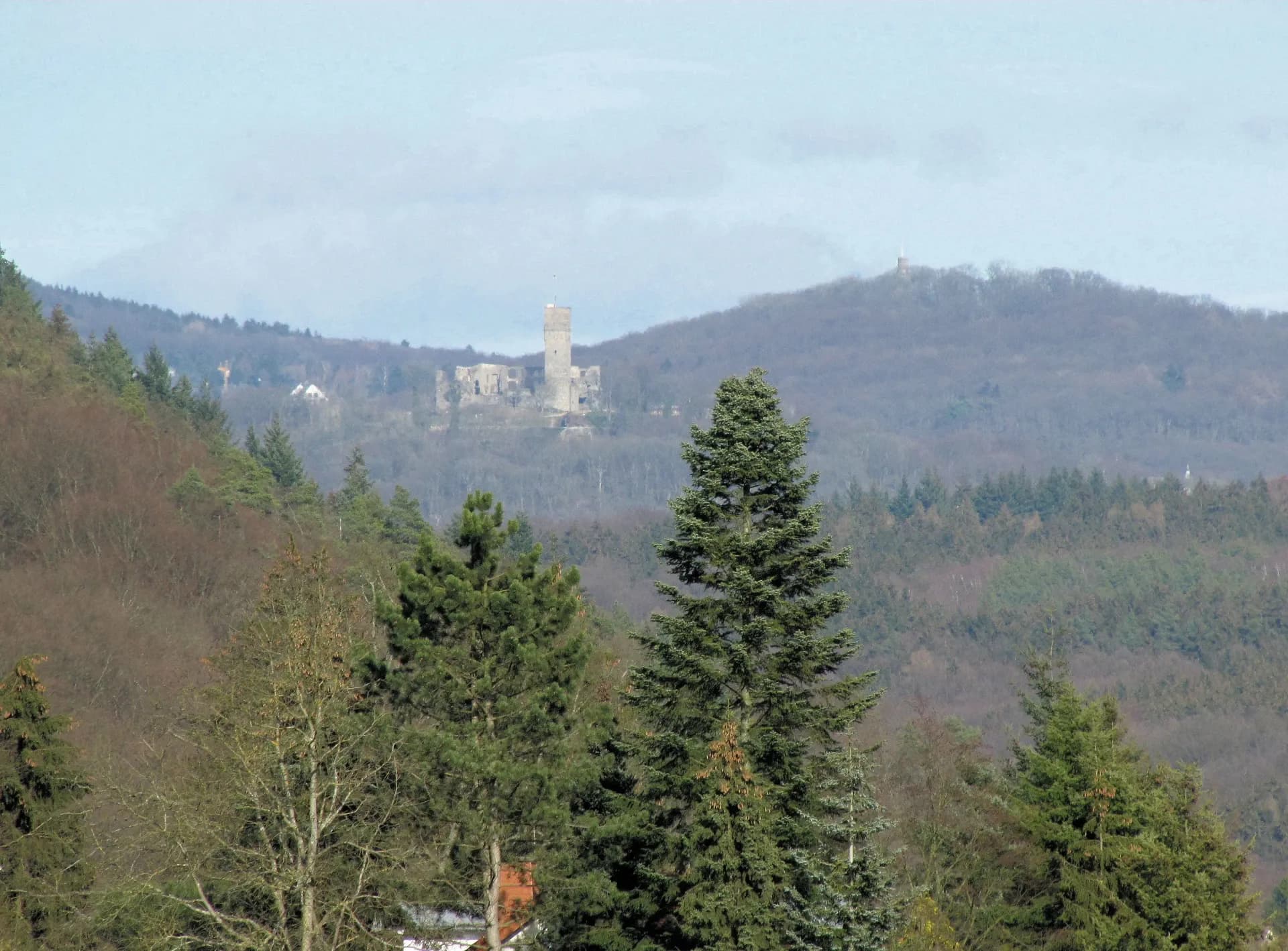 Blick von der Burg Eppstein zur Burg Königstein