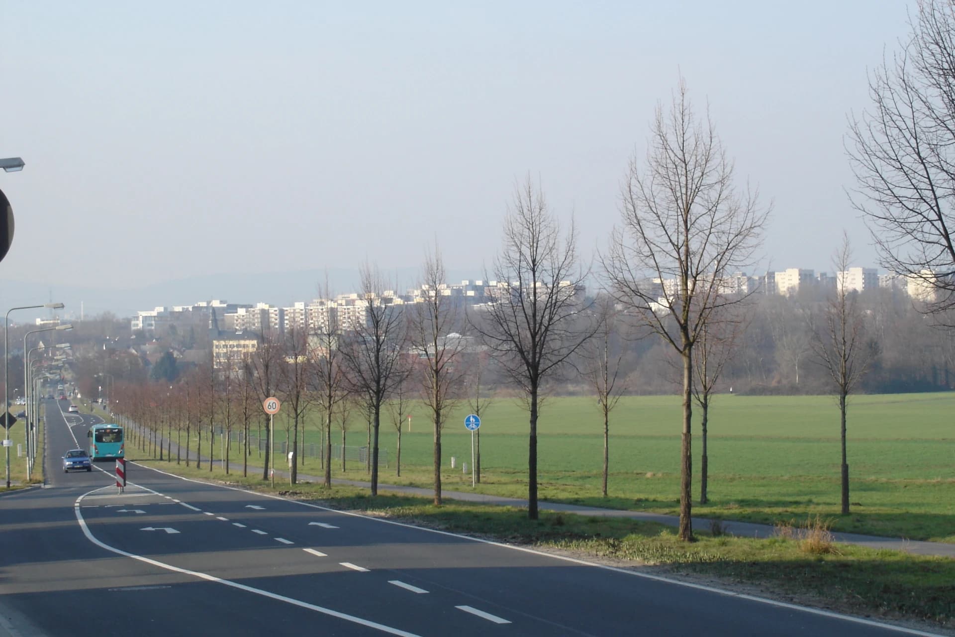 Homburger Landstraße an der Nidda in Frankfurt Bonames