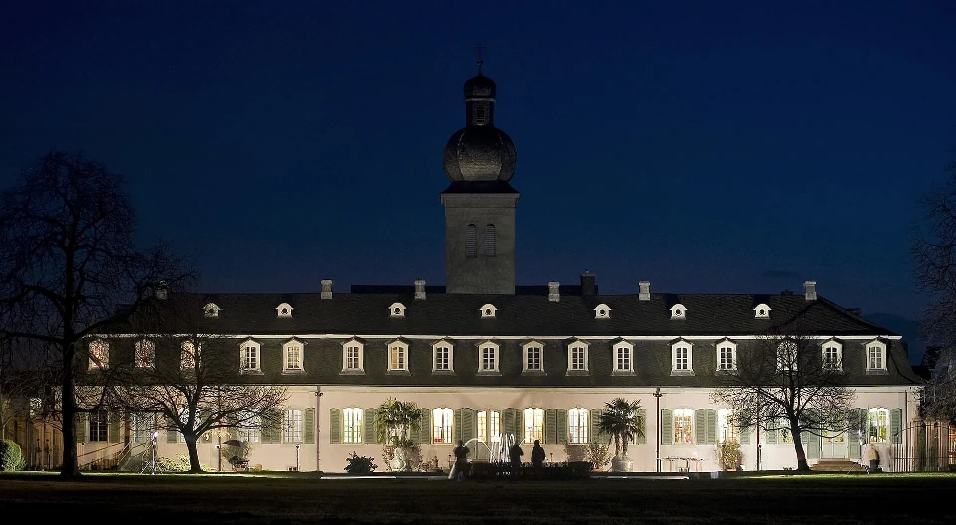 Schloss Braunshardt bei Nacht in Weiterstadt