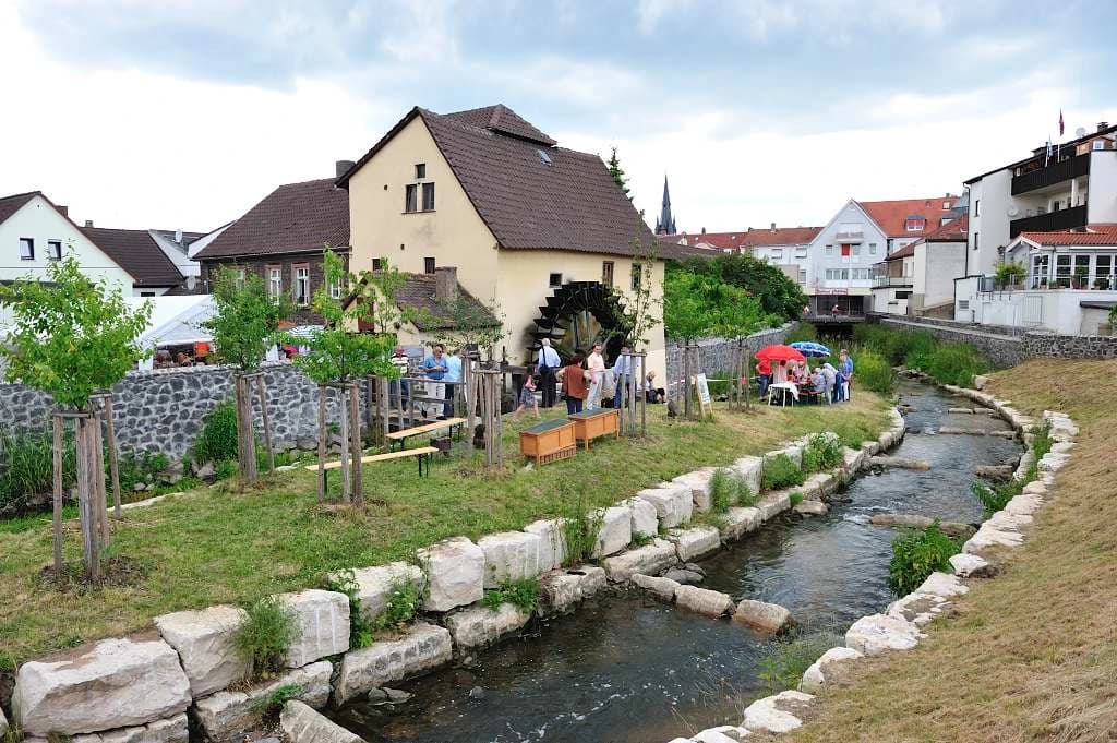 Brückenmühle am Bachlauf in Mühlheim am Main