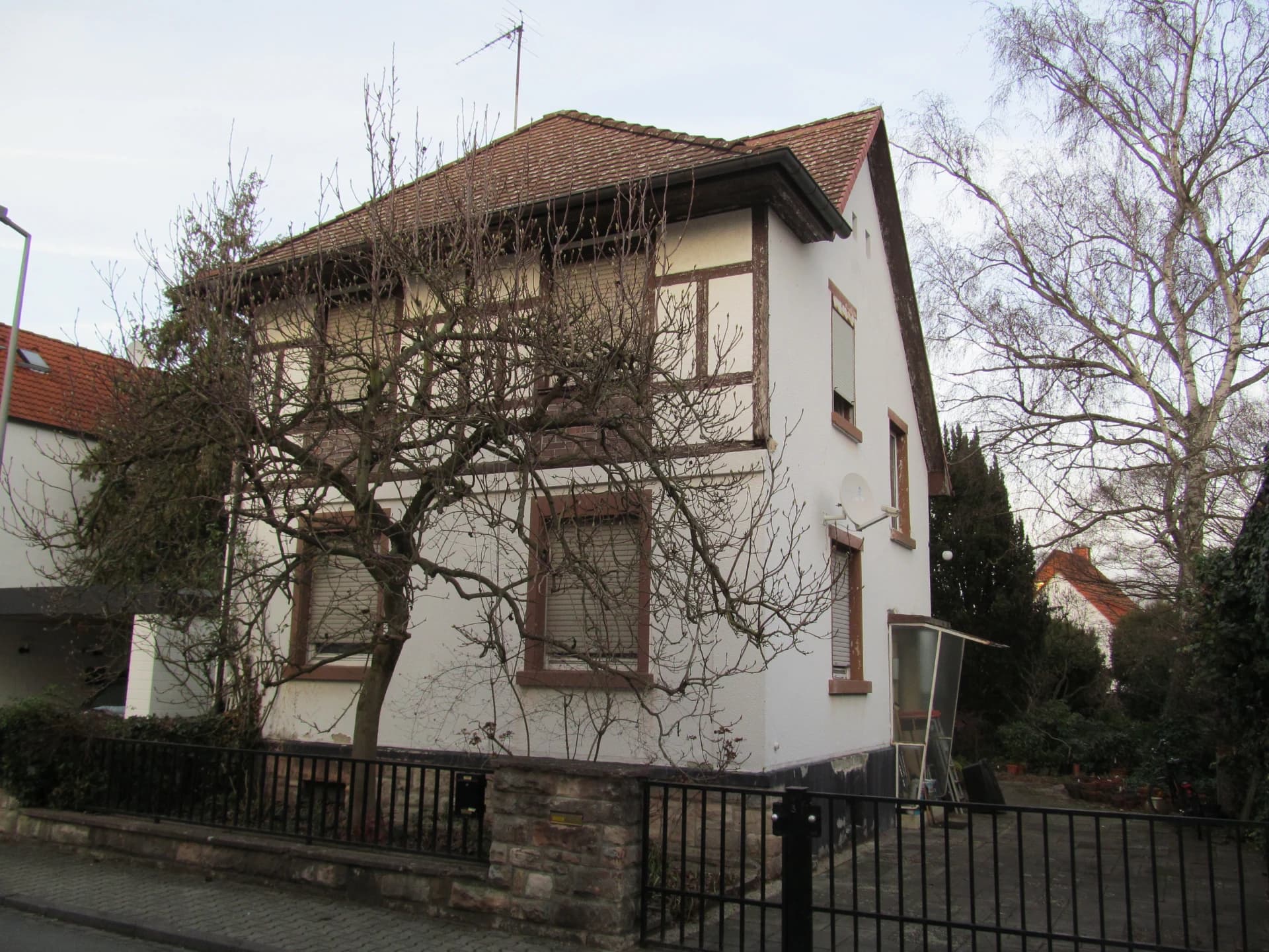 Wohnhaus mit Fachwerkobergeschoss in der Brückenstraße in Mörfelden-Walldorf