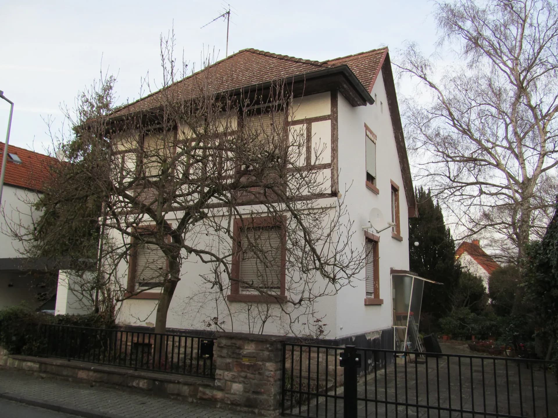 Wohnhaus mit Fachwerkobergeschoss in der Brückenstraße in Mörfelden-Walldorf
