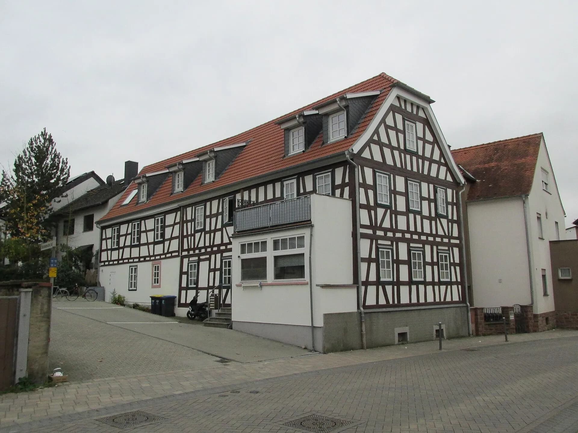 Straßenseite des Brückmannschen Hofs in Groß-Karben, Karben