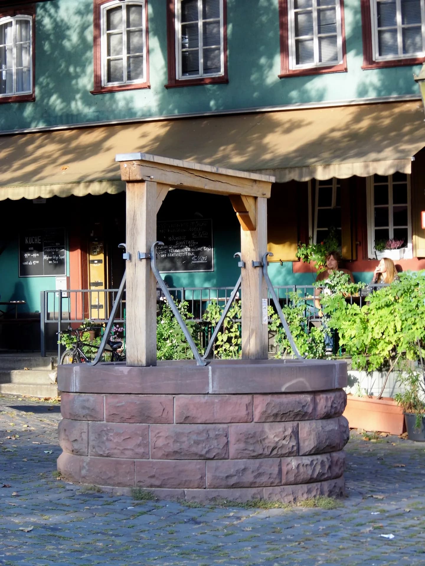 Brunnen auf dem Höchster Schlossplatz in Frankfurt Höchst