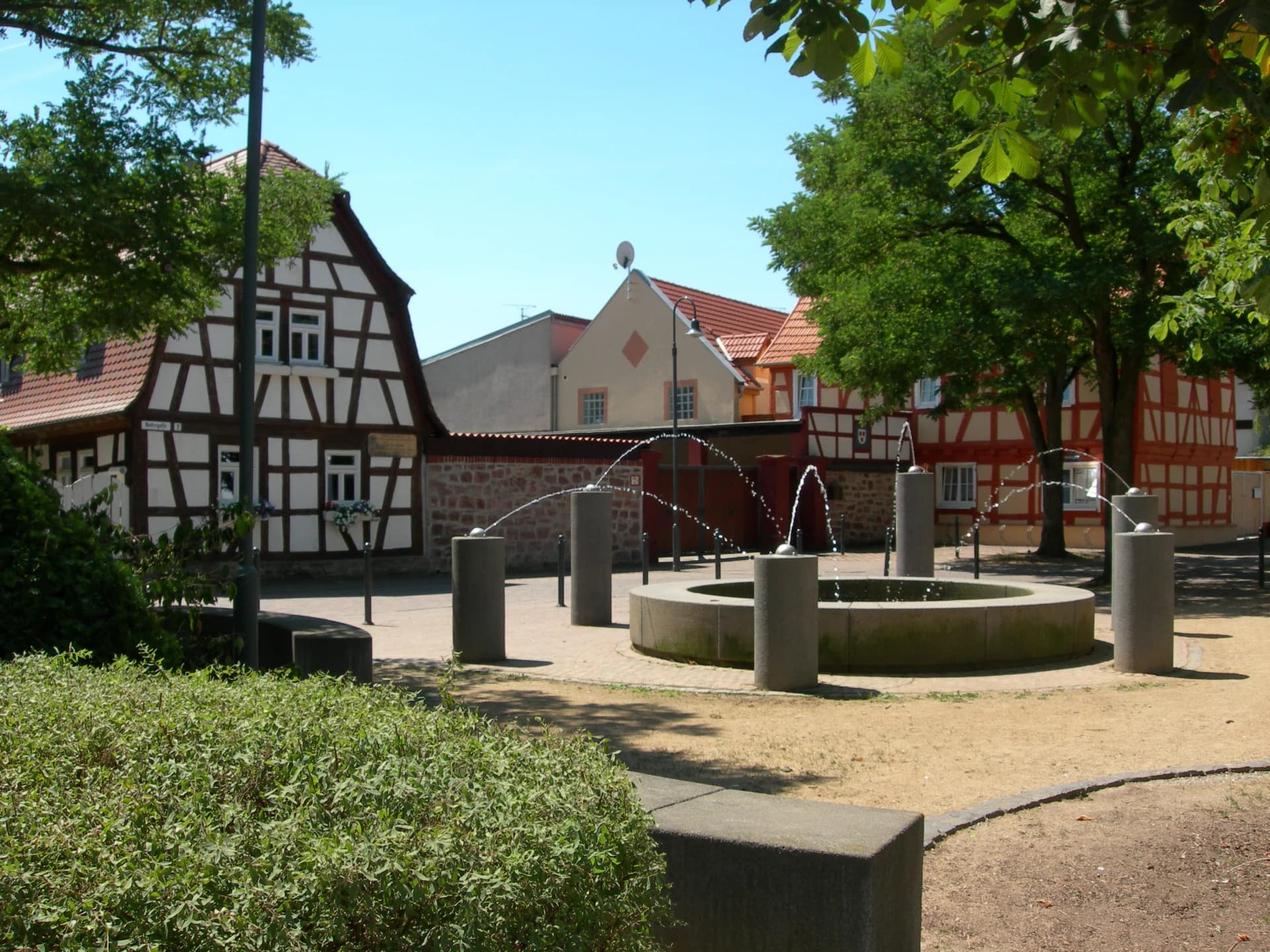 Brunnen und Fachwerkhäuser in Mörfelden-Walldorf