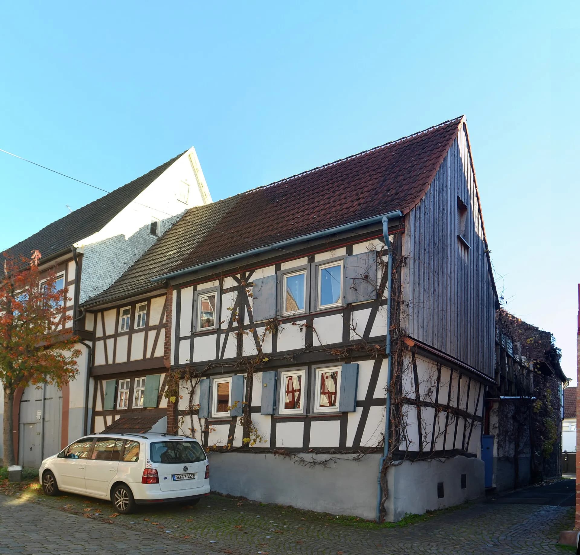 Hofseite des Hauses Brunnenstraße 1 in Maintal-Hochstadt