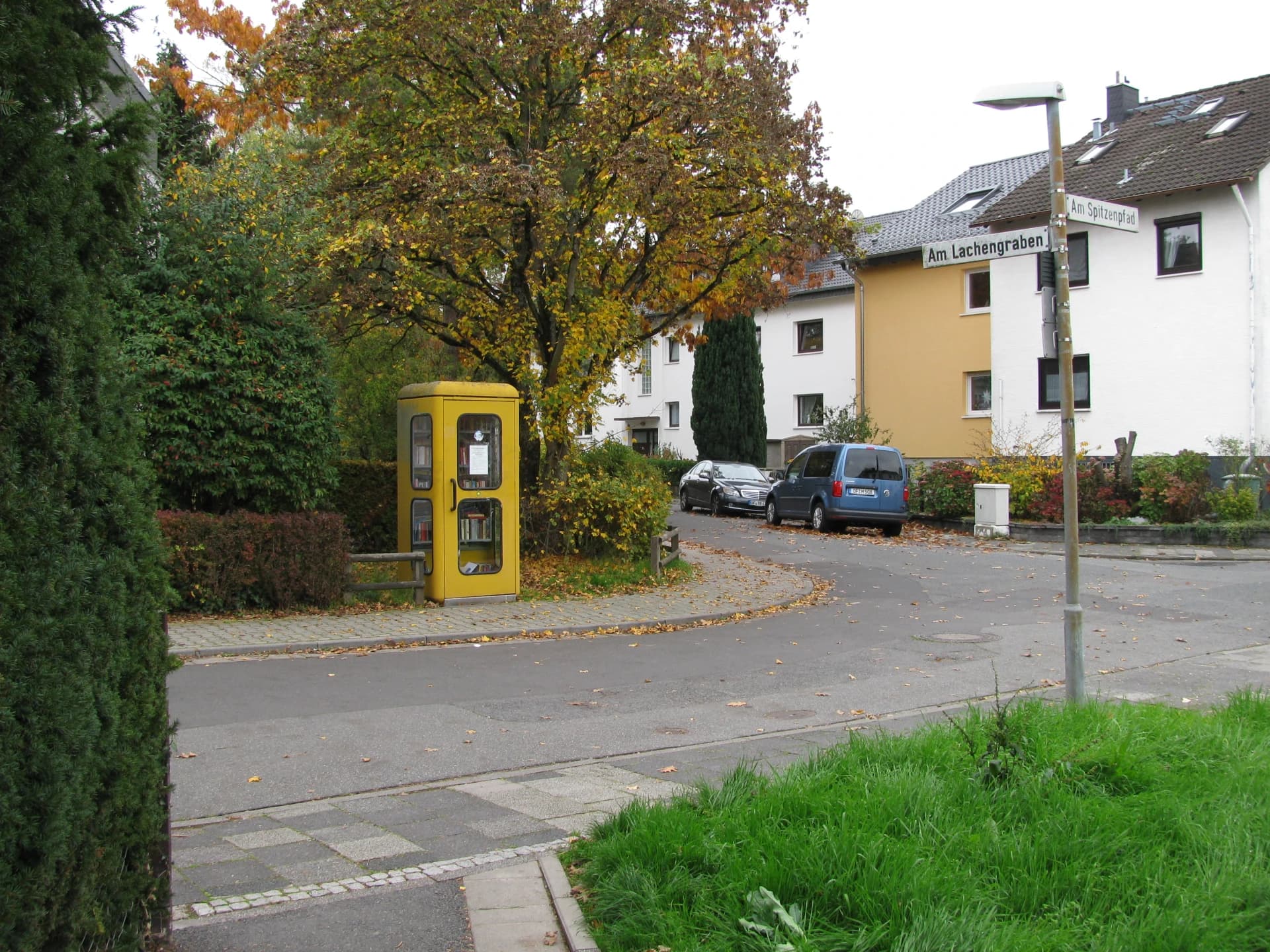 Öffentlicher Bücherschrank am Lachengraben in Dreieich-Götzenhain