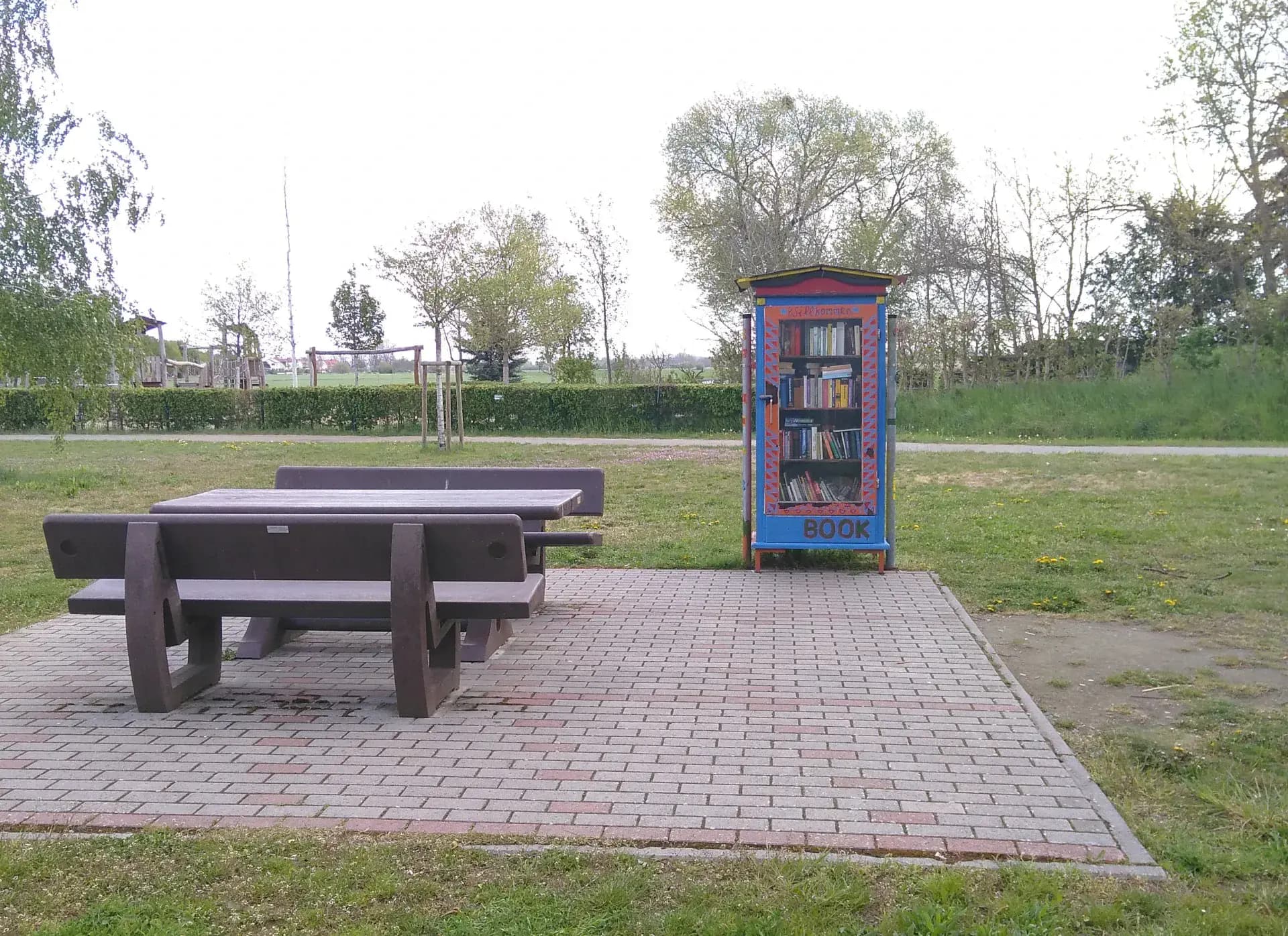 Öffentlicher Bücherschrank am Spielplatz Nordring in Dieburg