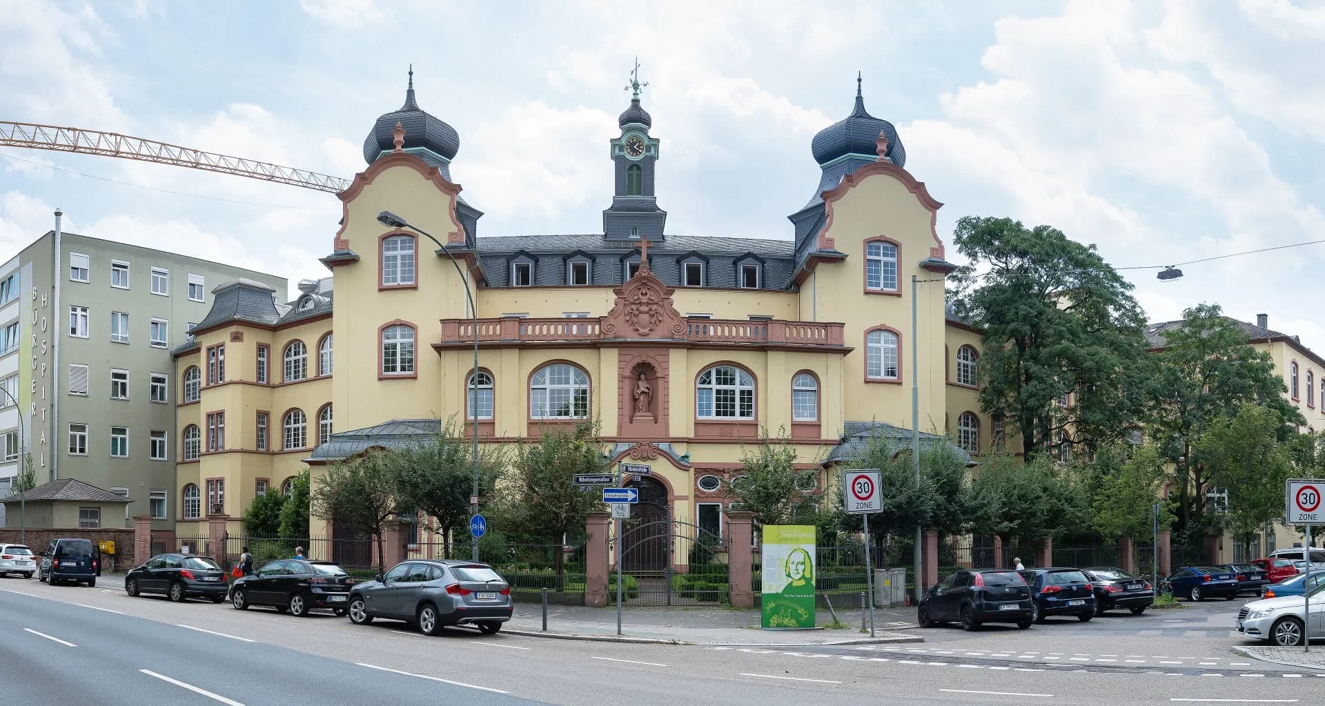 Bürgerhospital an der Nibelungenallee im Frankfurter Nordend