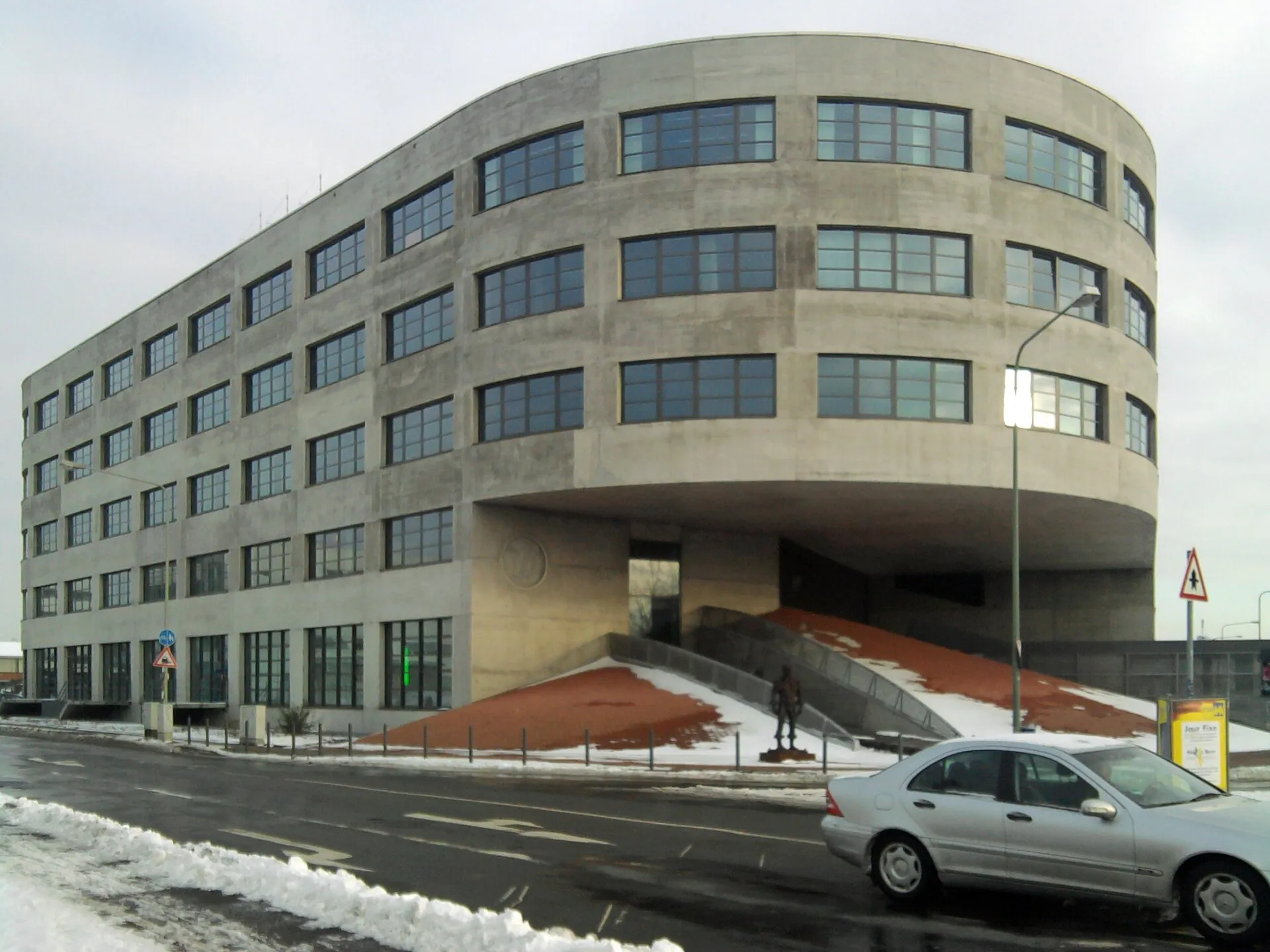 Modernes Bürogebäude in Frankfurt Fechenheim