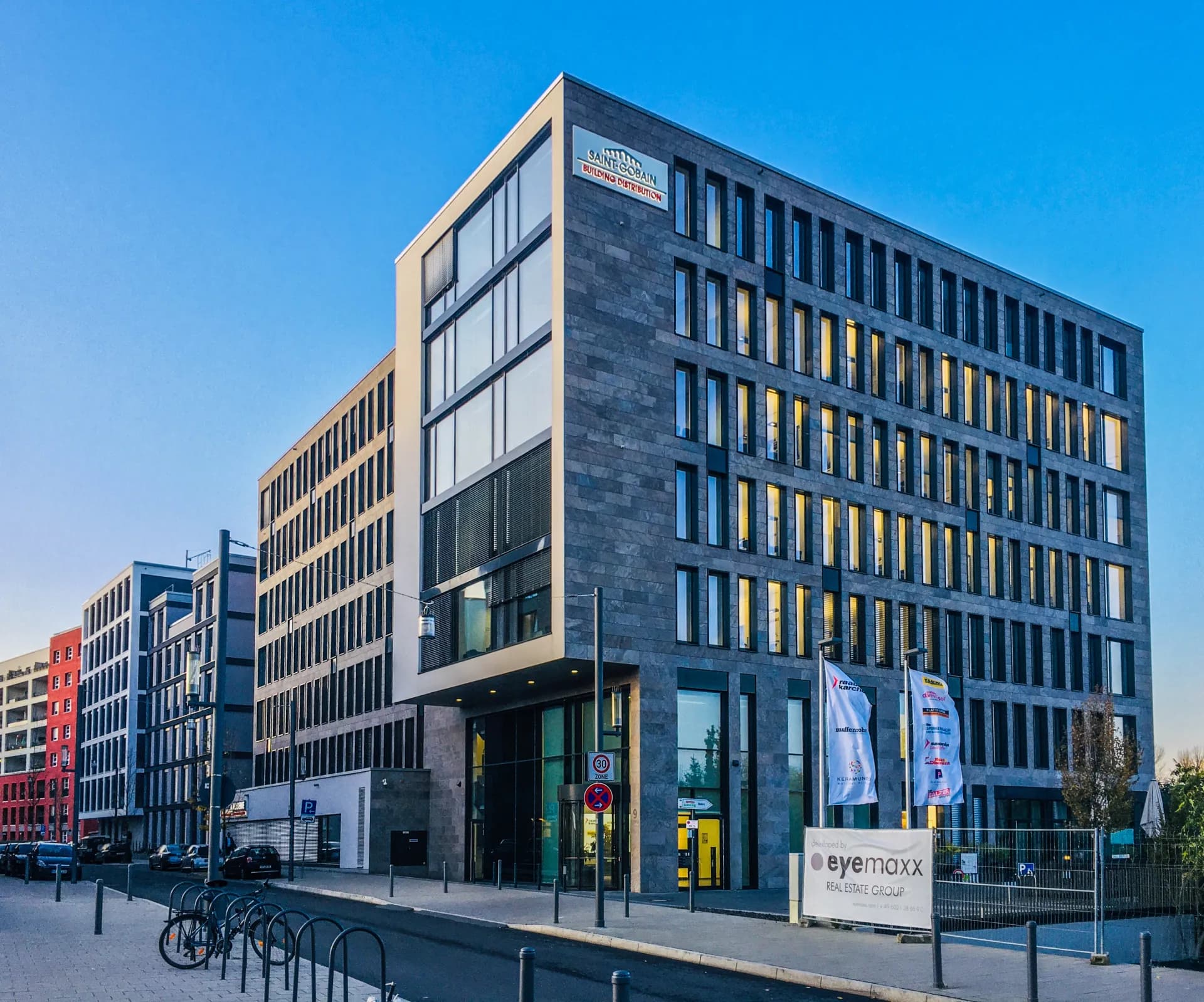 Bürogebäude am Hafen in Offenbach-Hafen