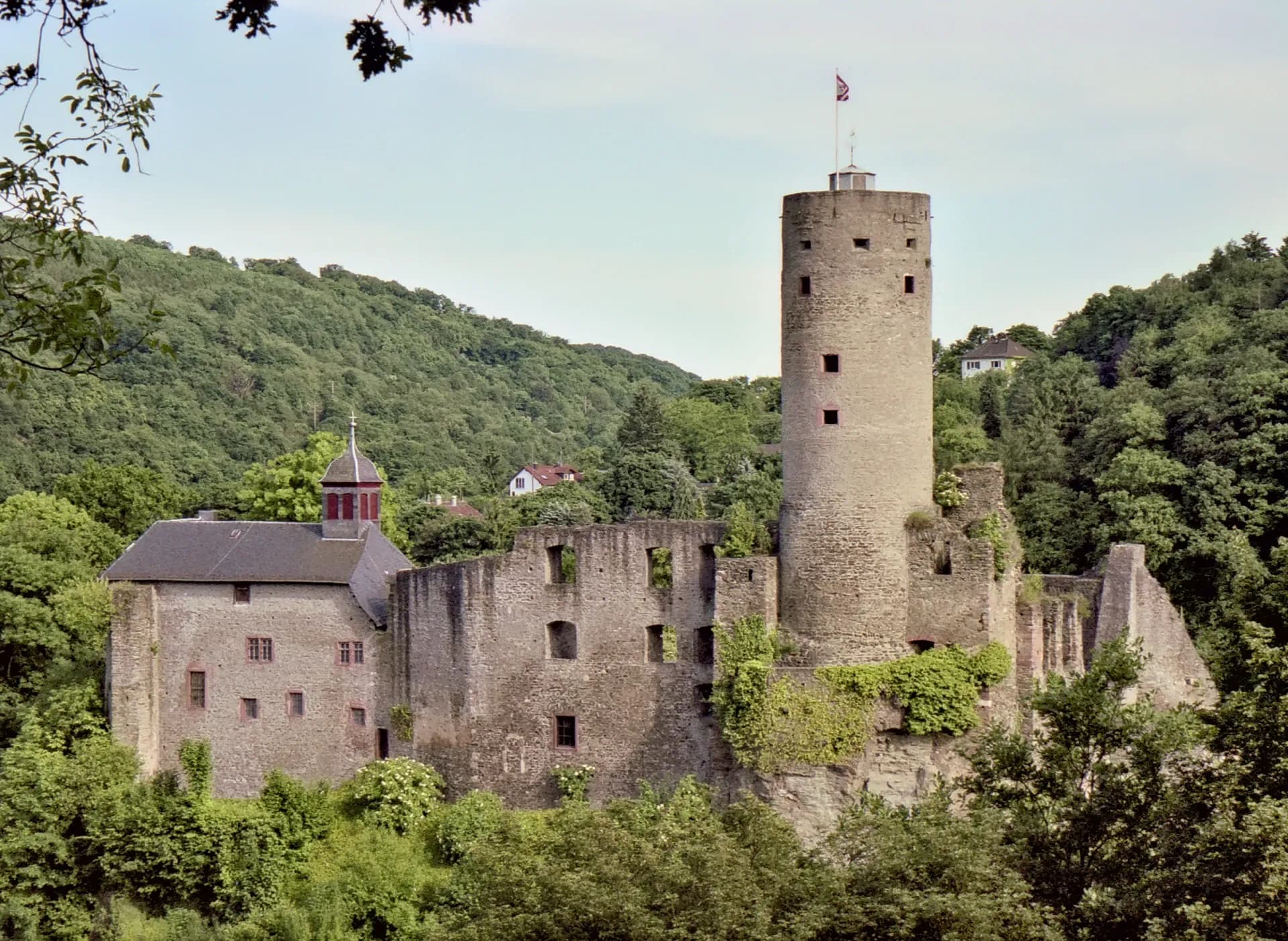 Burg Eppstein mit Bergfried
