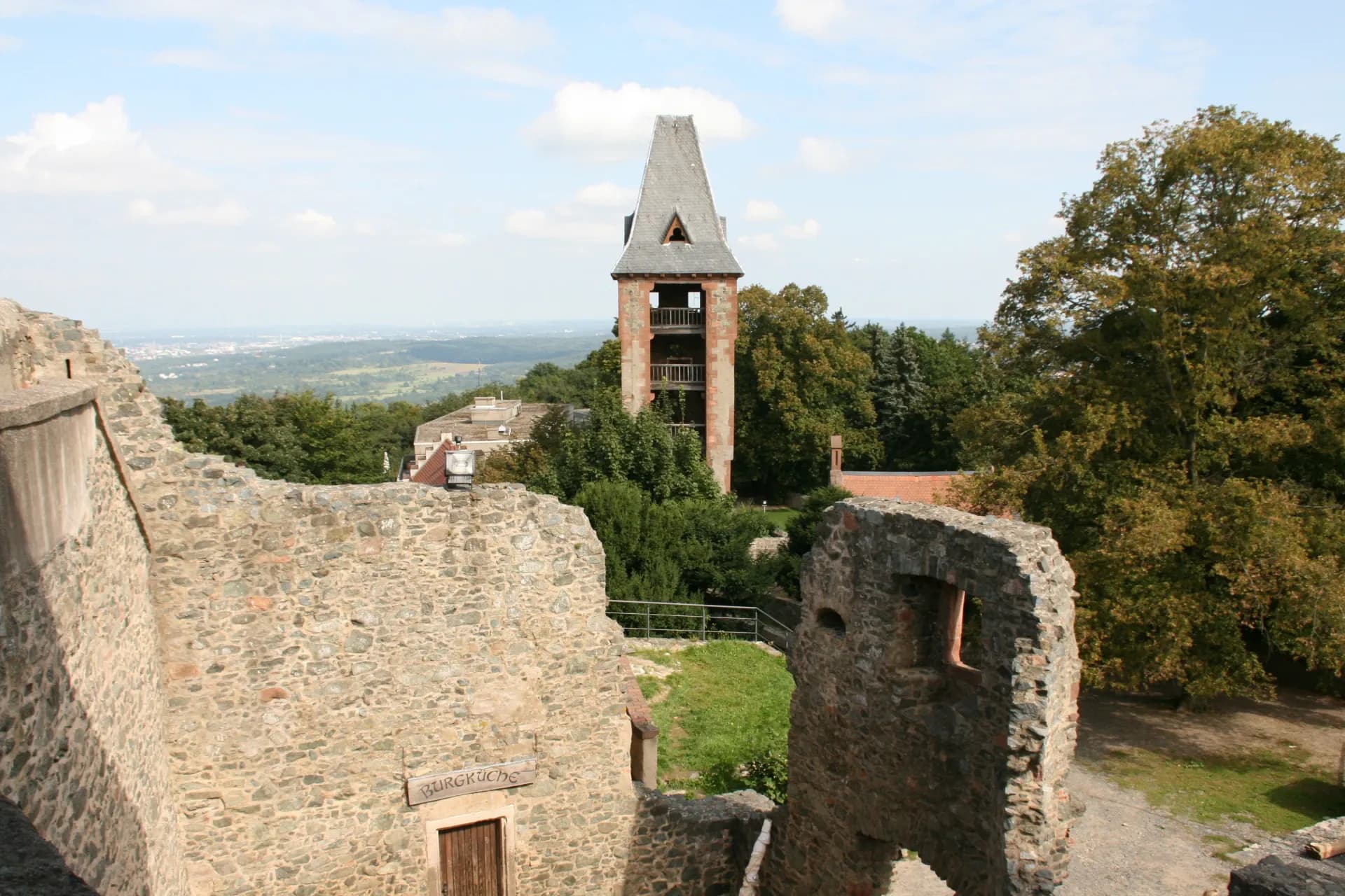 Burg Frankenstein über Nieder-Beerbach in Mühltal