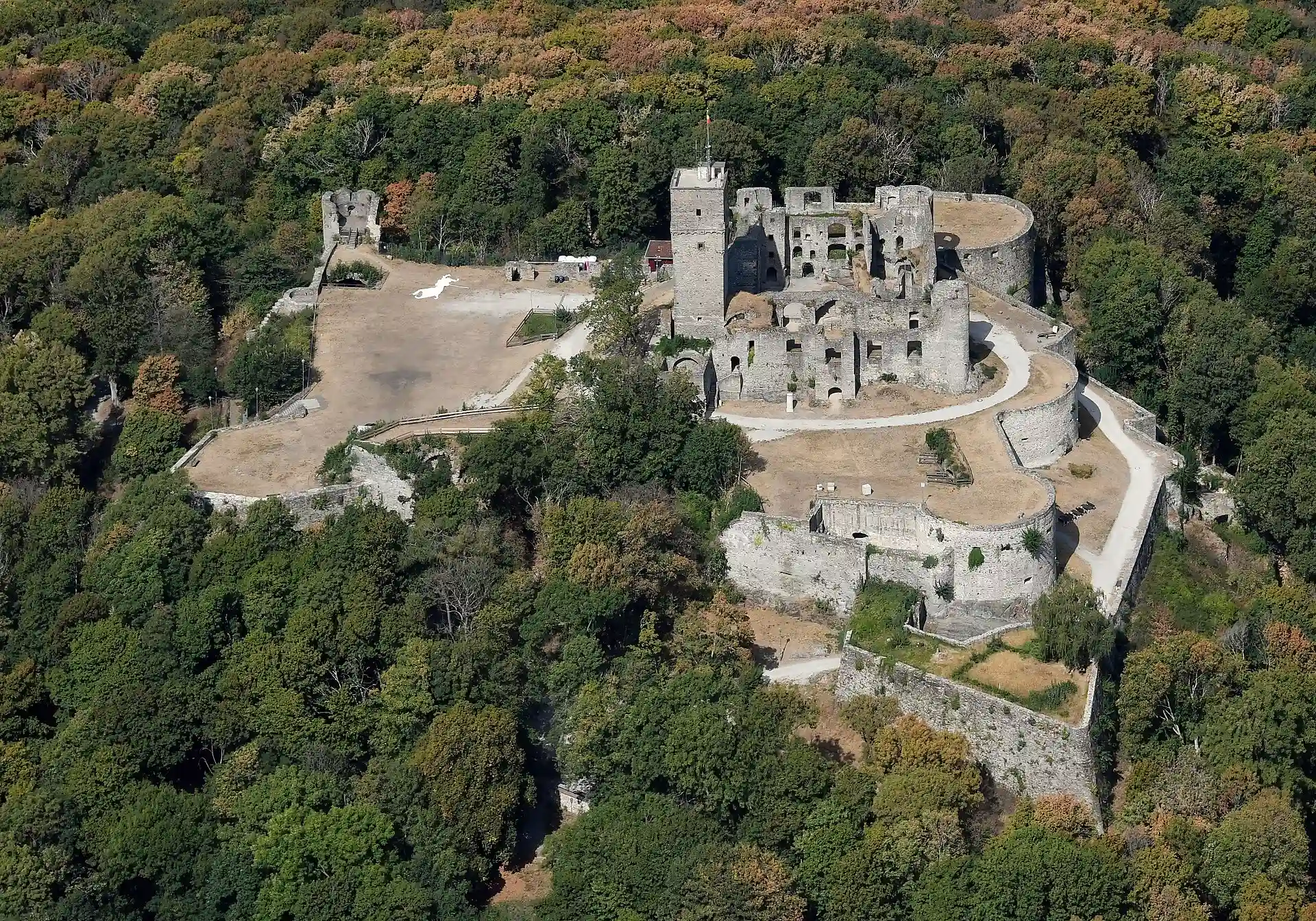 Luftbild der Burg Königstein von Süden