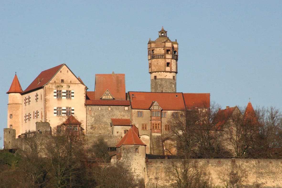 Burg Ronneburg in Ronneburg im Abendlicht