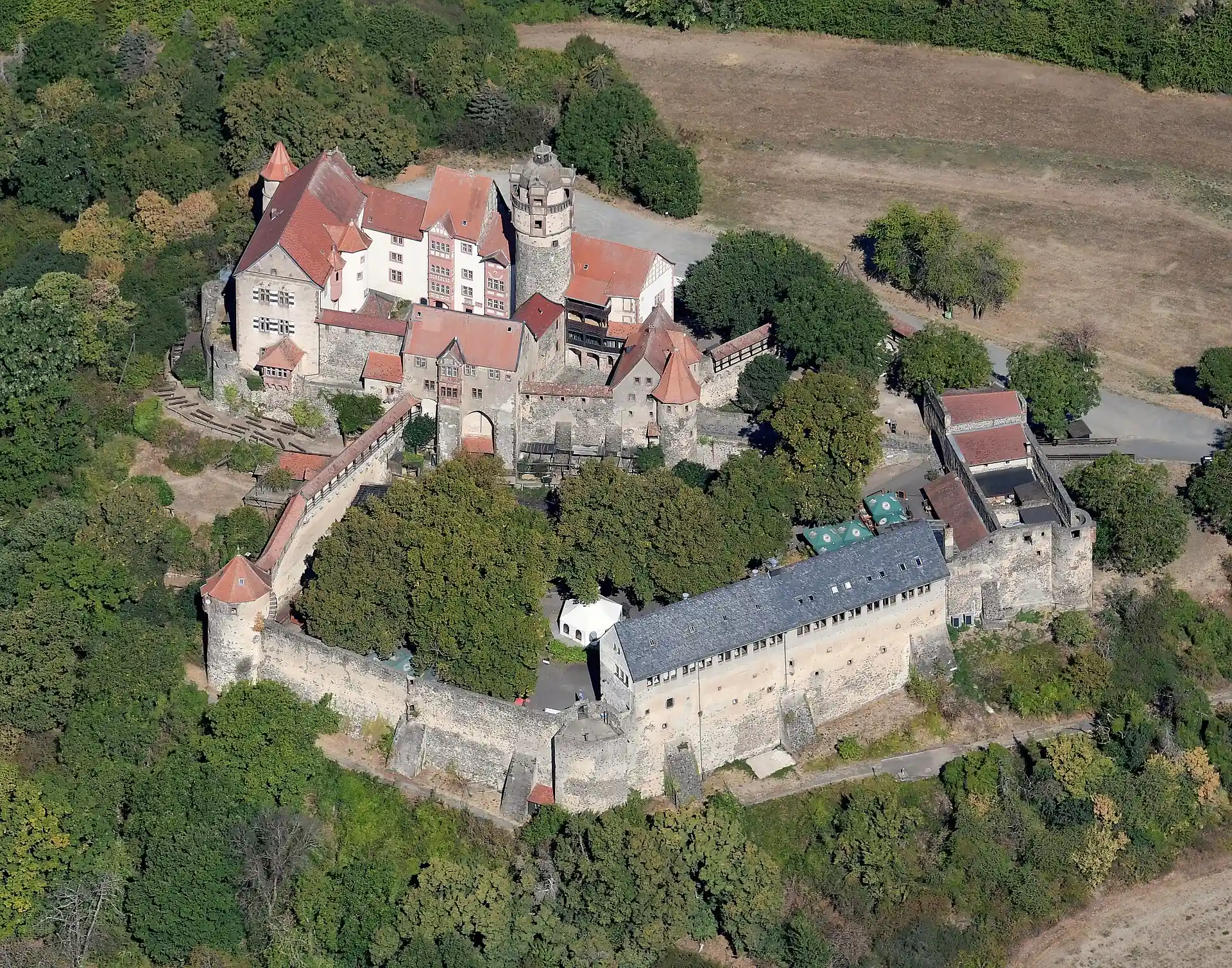 Luftbild der Burg Ronneburg von Südosten