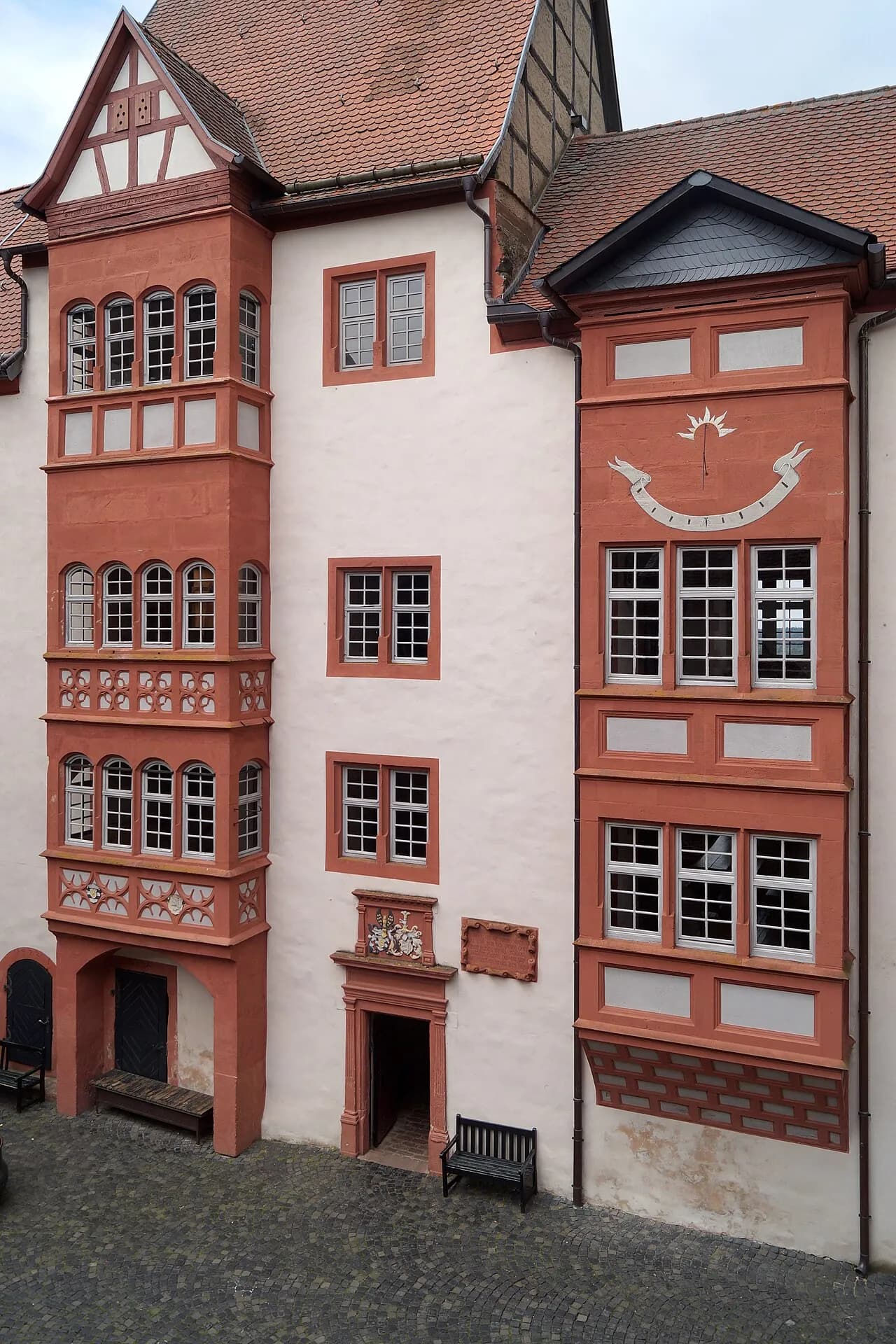 Fachwerkfassade der Neuen Kemenate auf der Burg Ronneburg