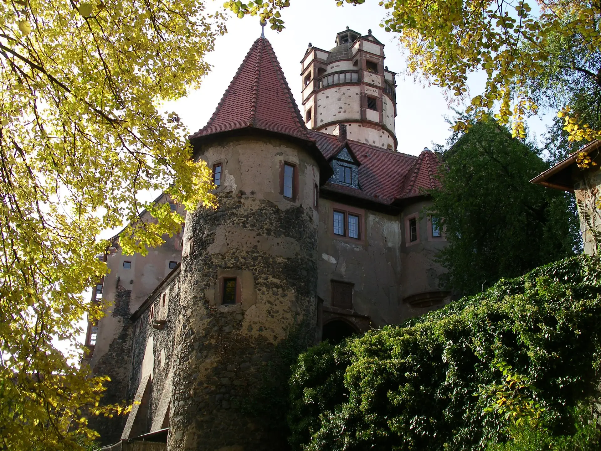 Unterer Burghof der Burg Ronneburg
