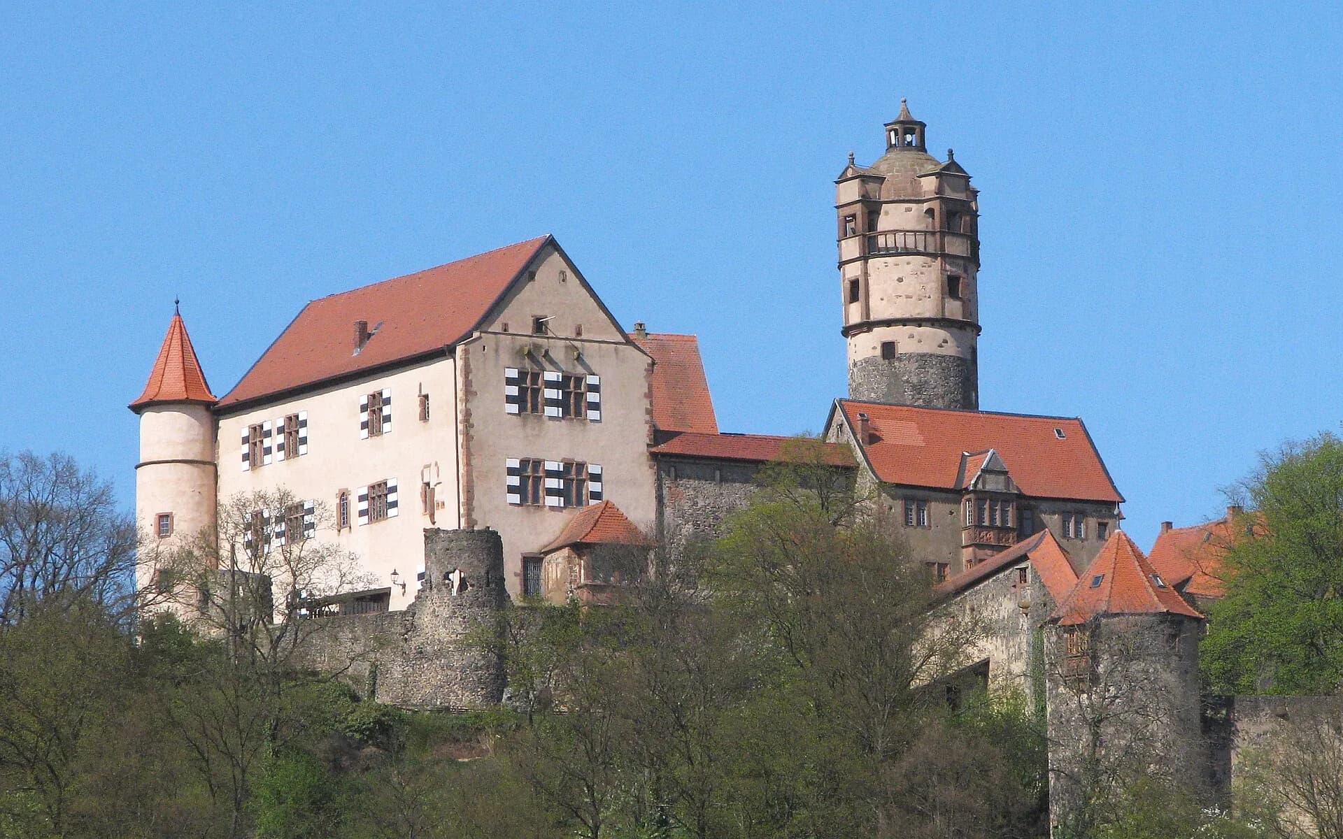 Burg Ronneburg vom Hangfuß aus gesehen